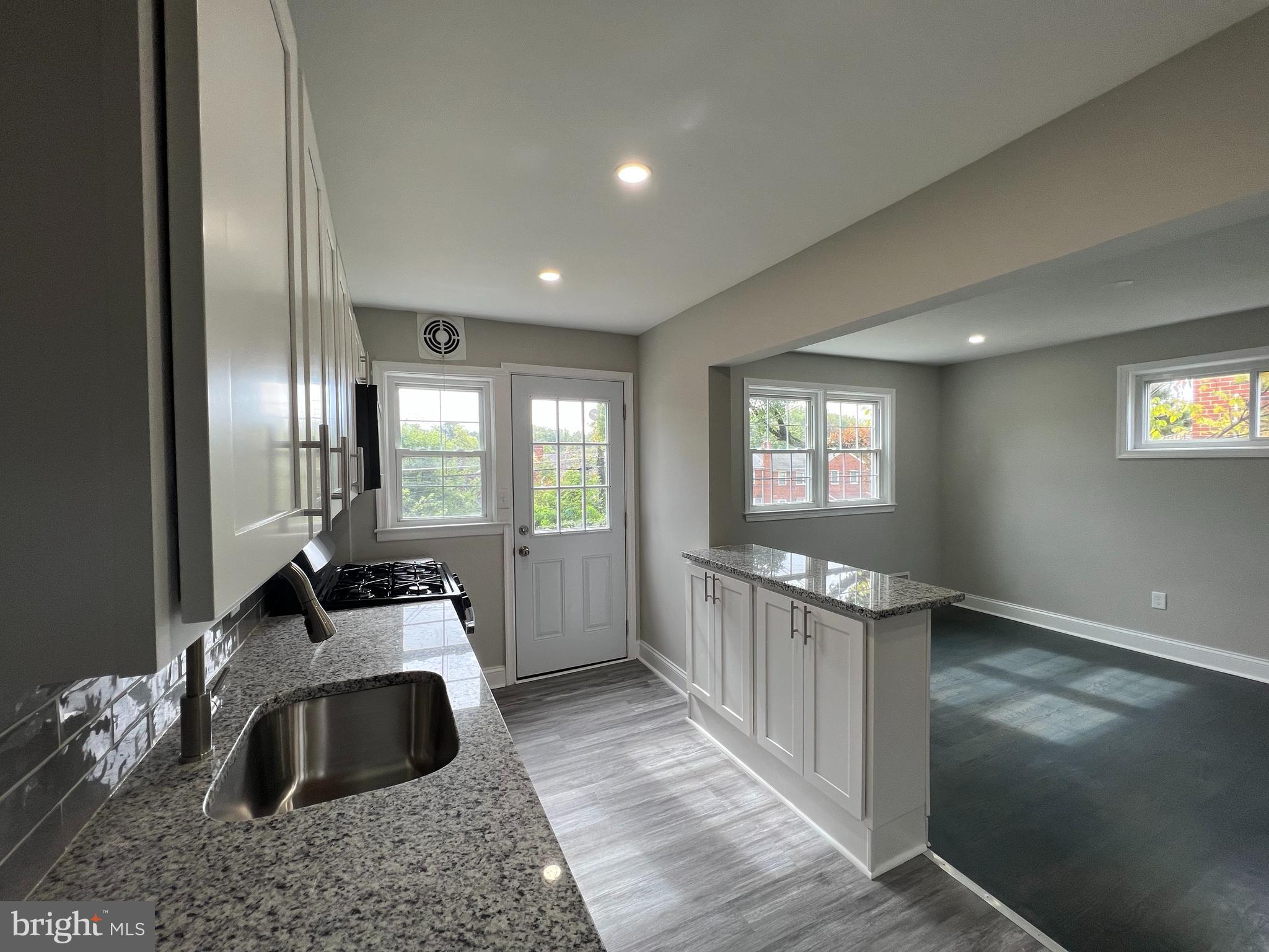 ADMIRALS LANDING - Residential Lease