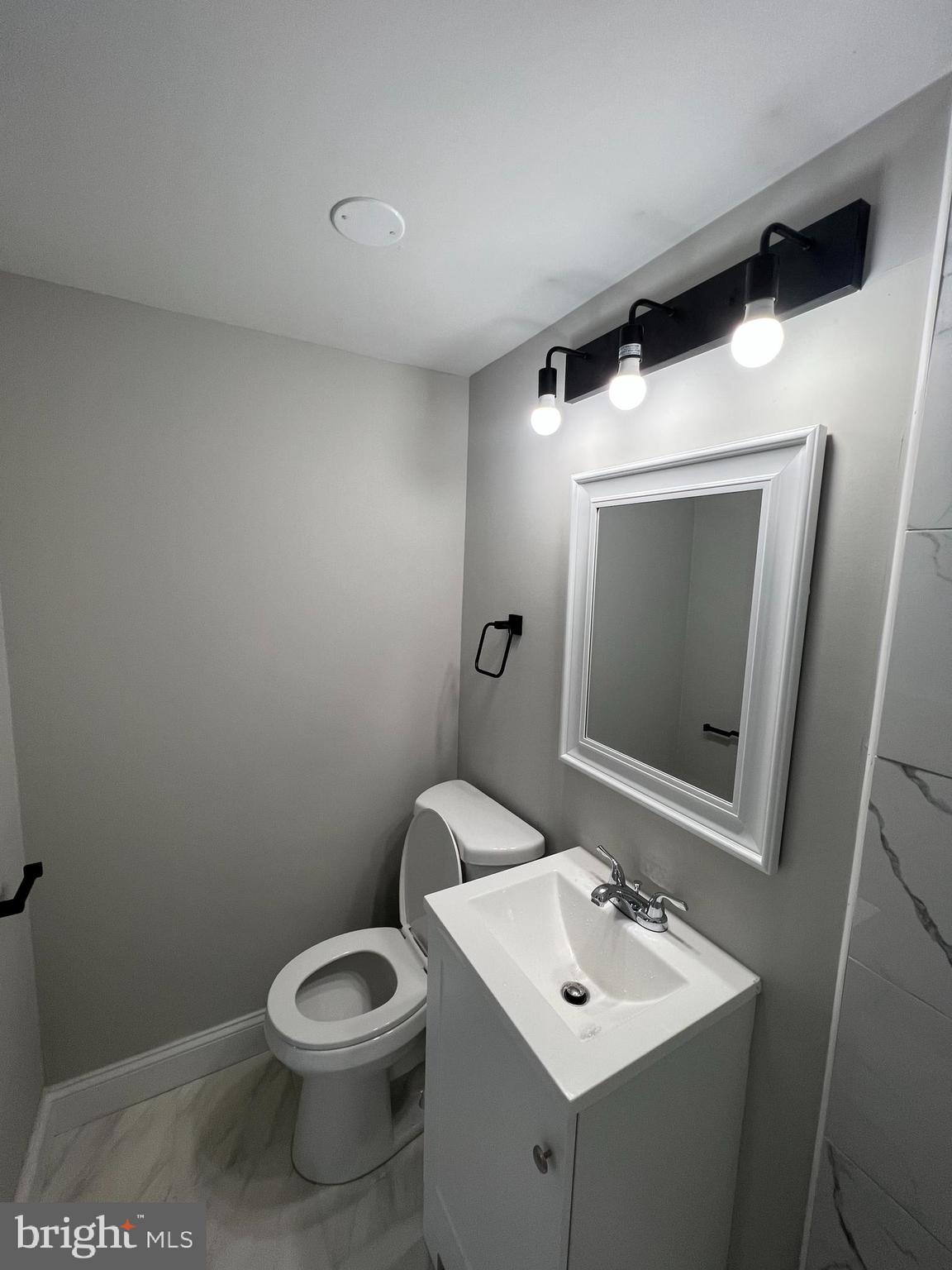 ADMIRALS LANDING - Residential Lease