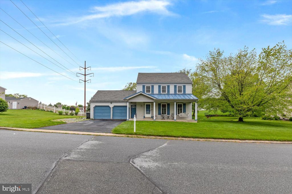 Photo of 585 Westbrooke Drive, Elizabethtown, PA 17022 (MLS # PALA2051116)