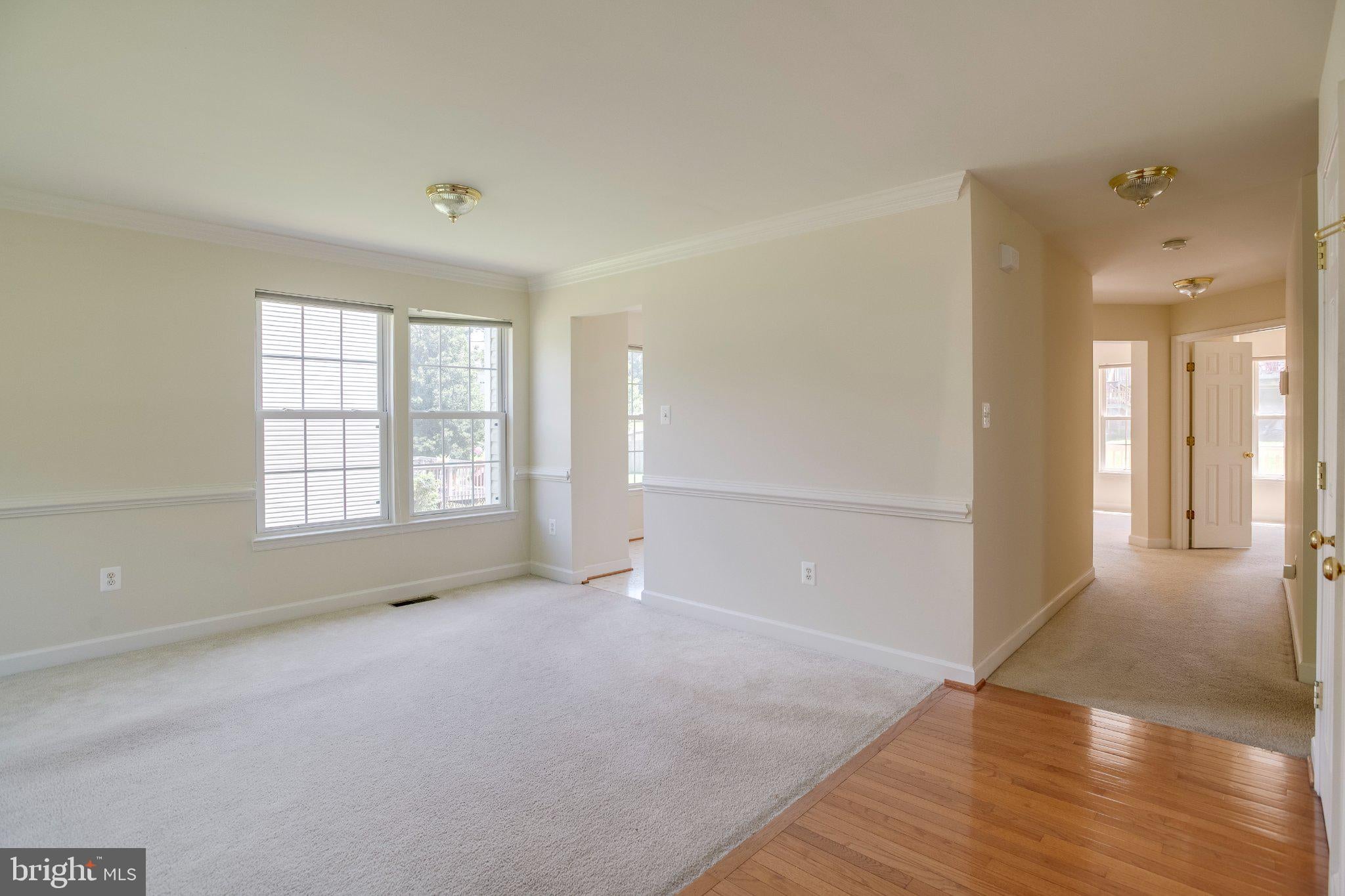 945 RIVERDALE CIRCLE