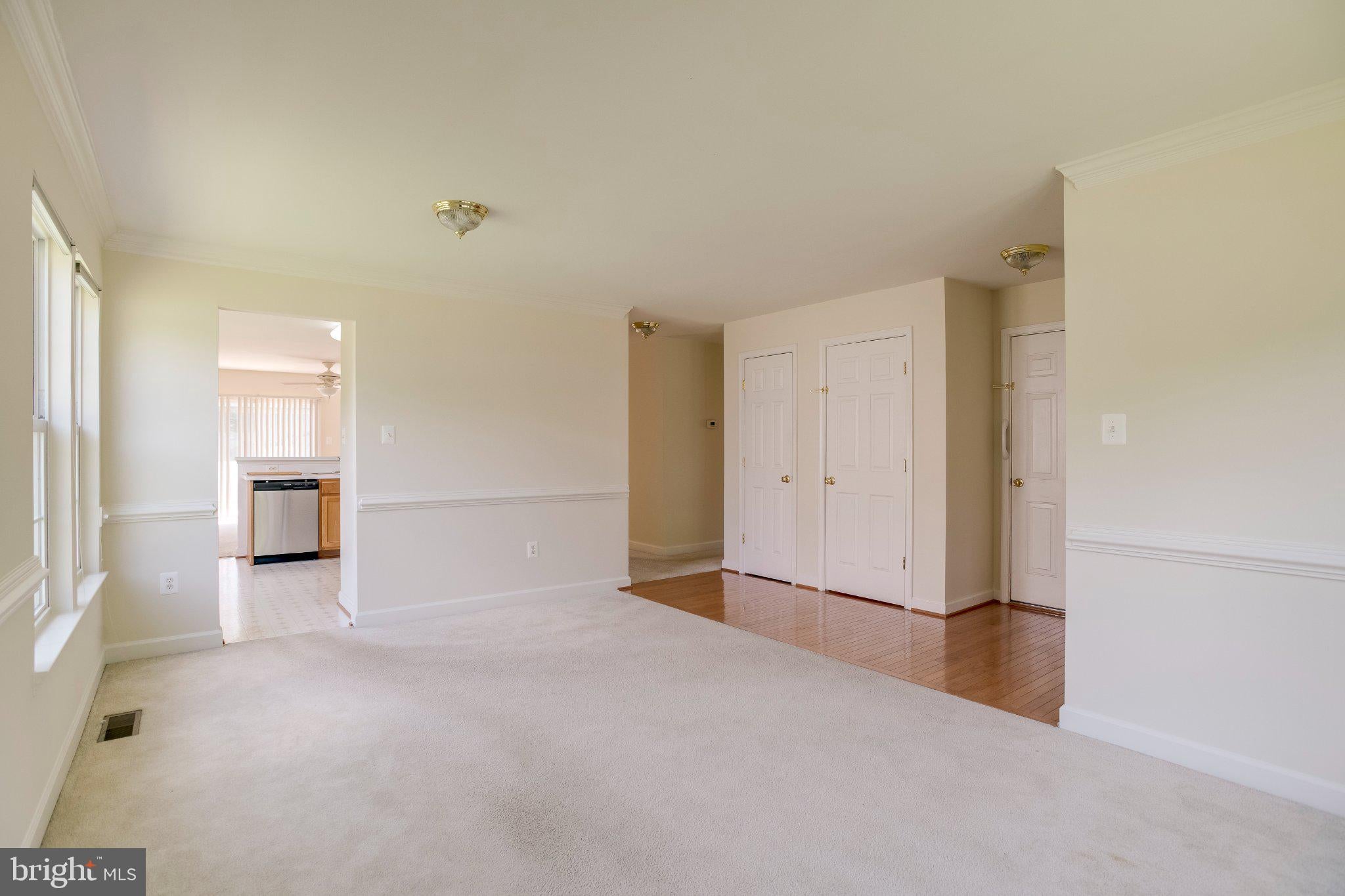 945 RIVERDALE CIRCLE