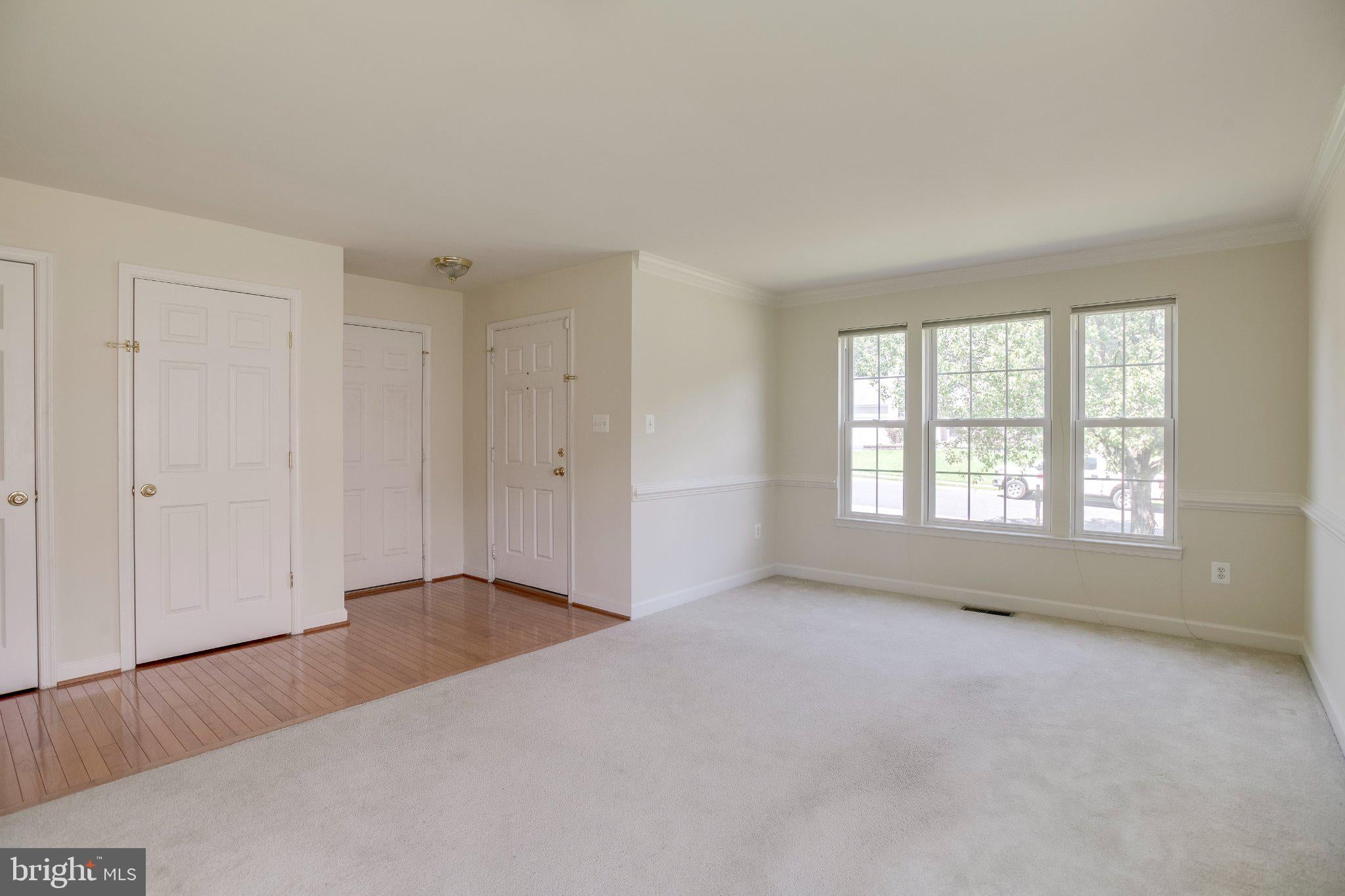 945 RIVERDALE CIRCLE