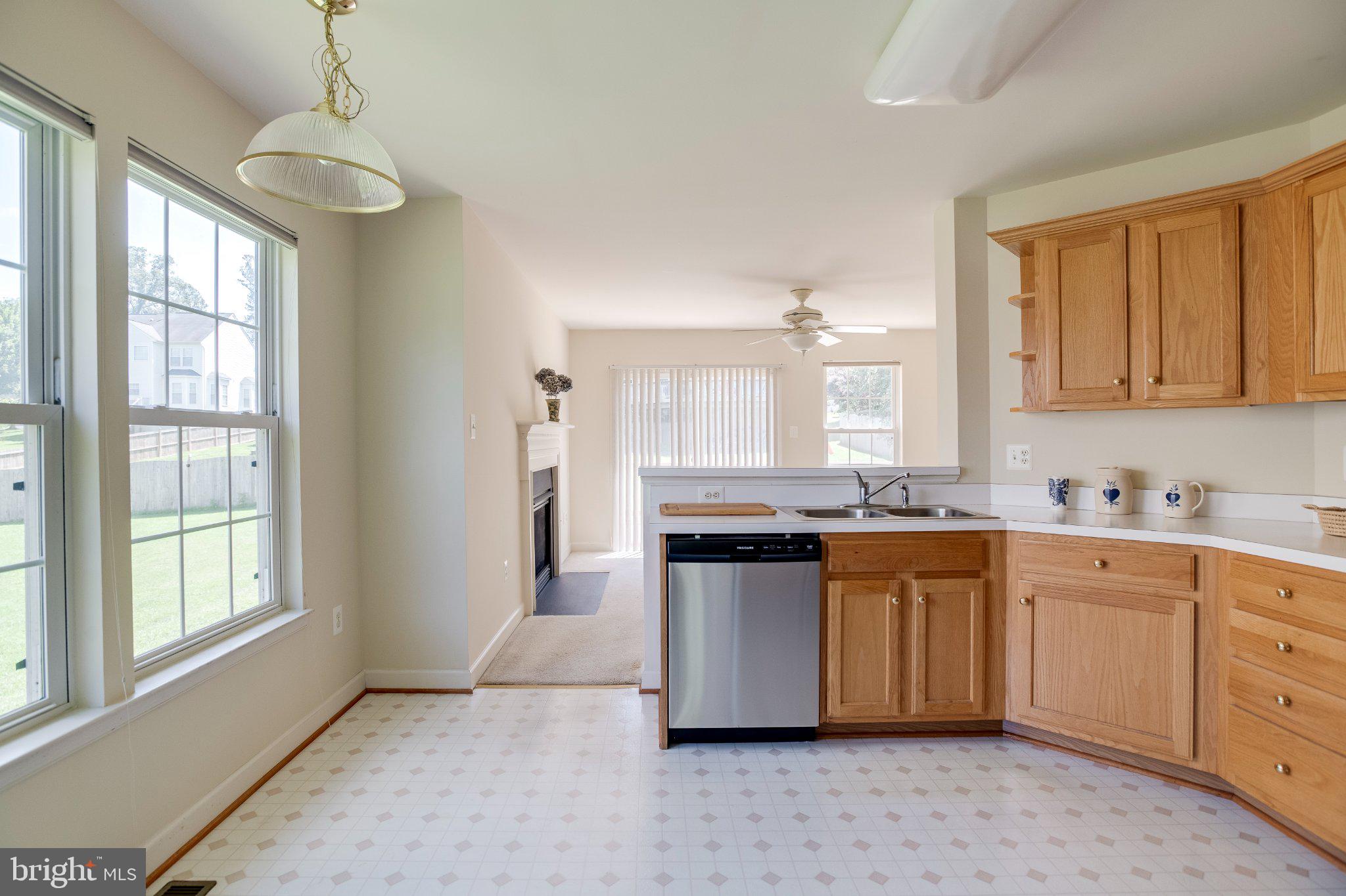 945 RIVERDALE CIRCLE