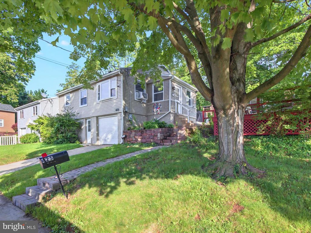 Photo of 425 Howard Avenue, EPHRATA, PA 17522 (MLS # PALA2069104)