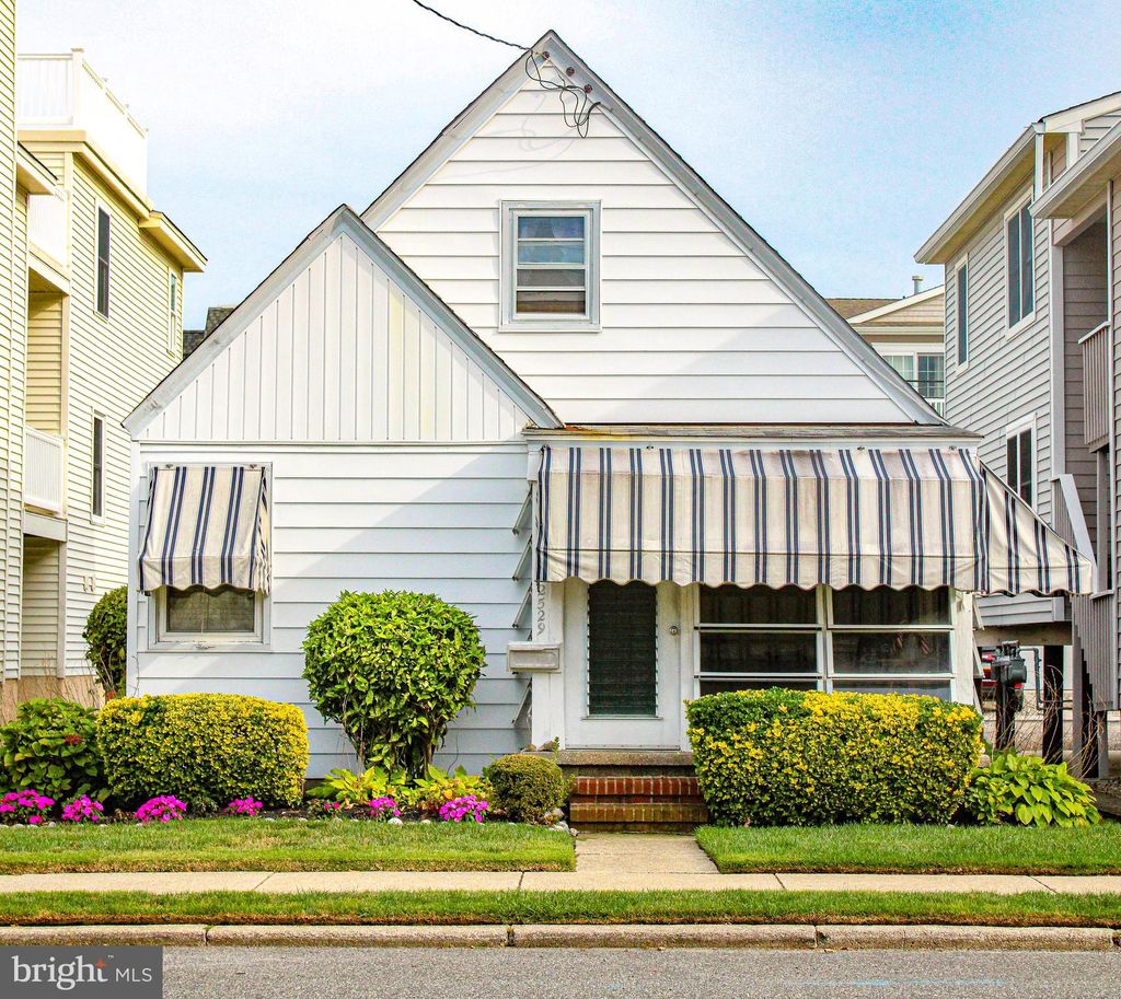 Photo of 2529 Asbury Avenue, OCEAN CITY, NJ 08226 (MLS # NJCM2006310)