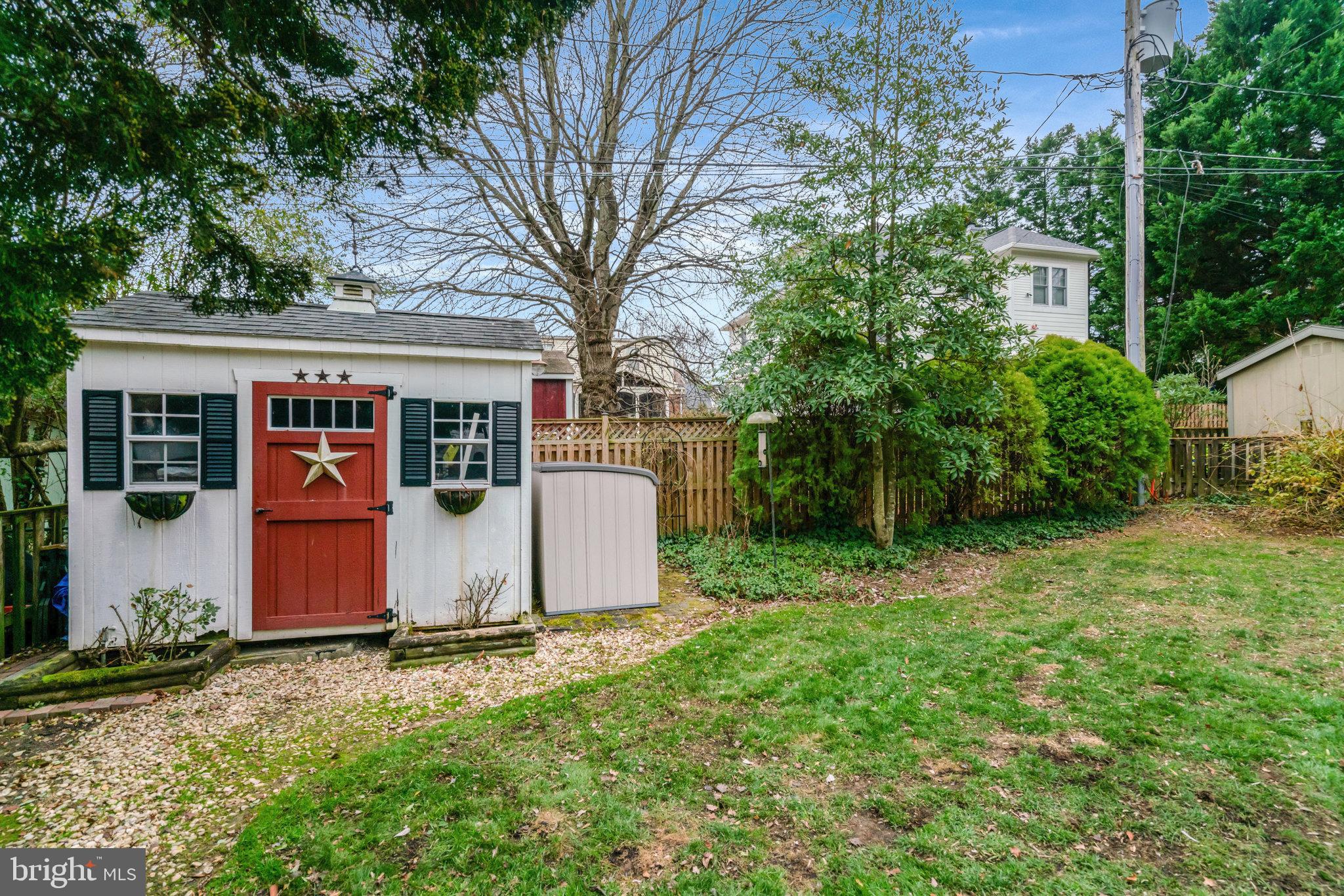 COUNTRY CLUB - Residential