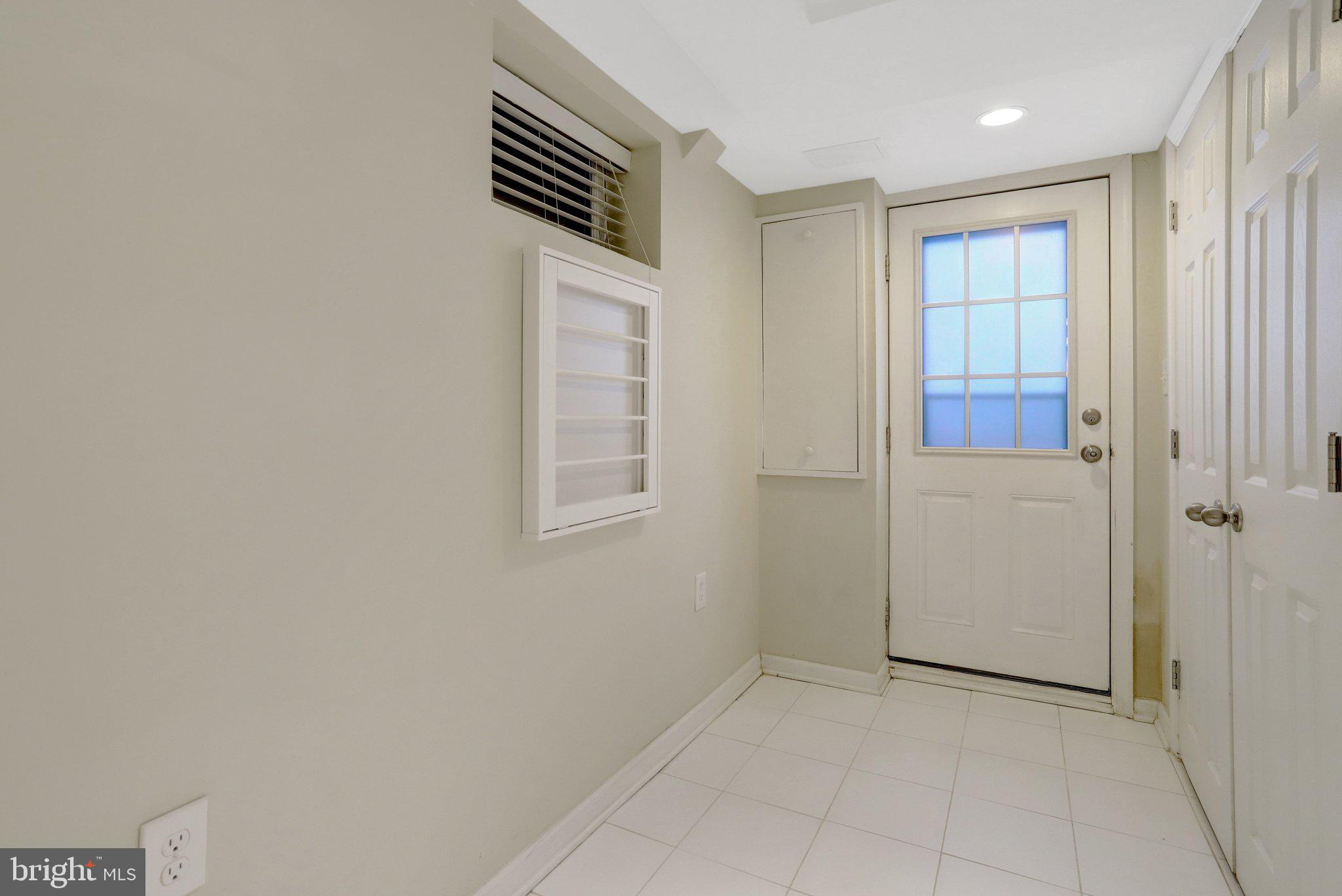 COUNTRY CLUB - Residential