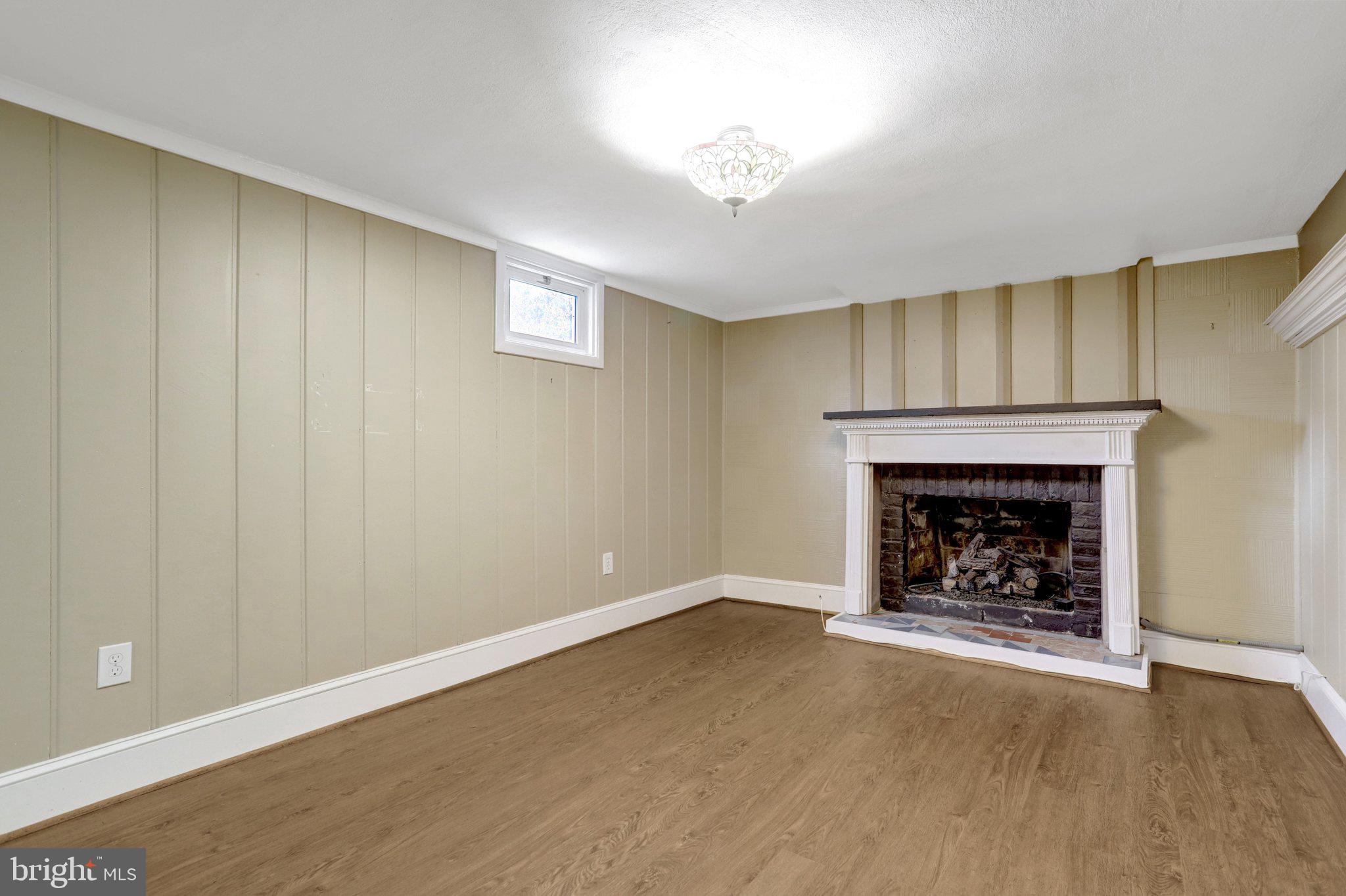 COUNTRY CLUB - Residential