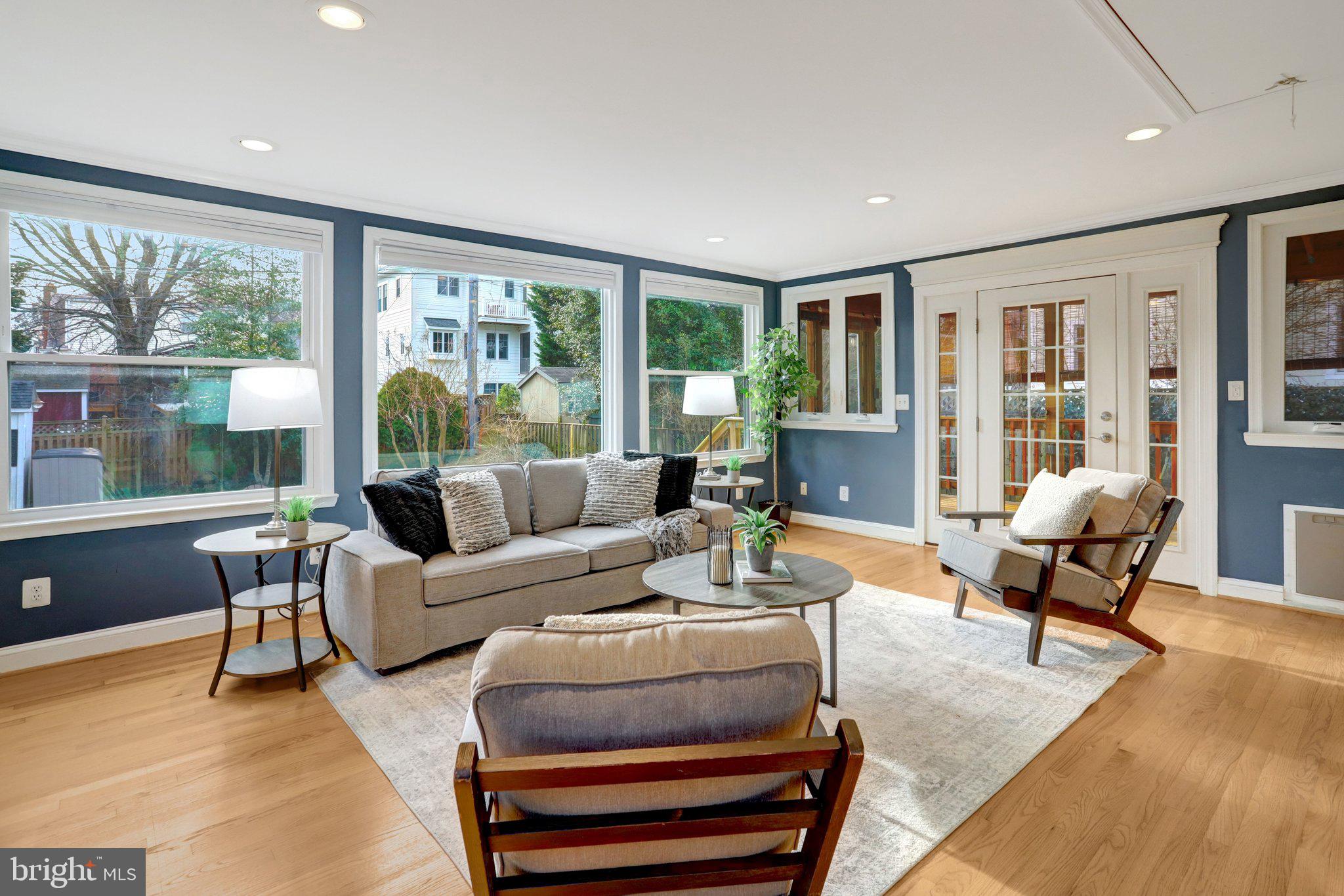 COUNTRY CLUB - Residential