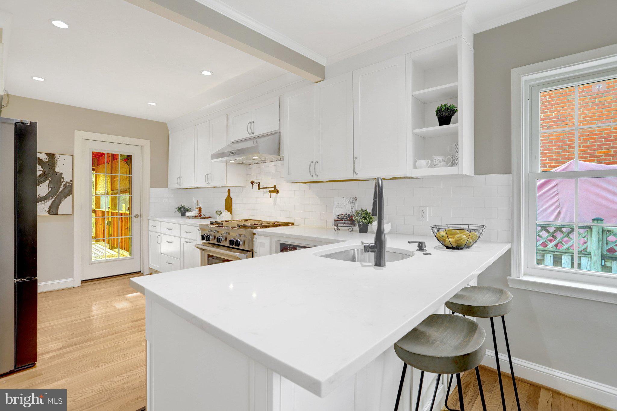 COUNTRY CLUB - Residential