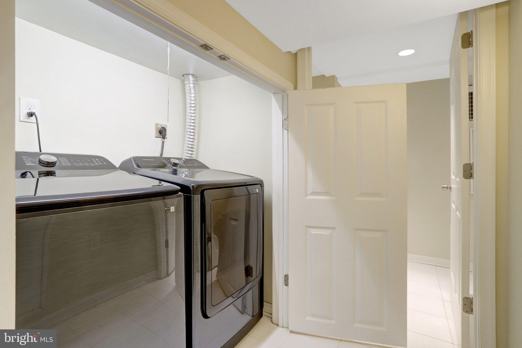 COUNTRY CLUB - Residential