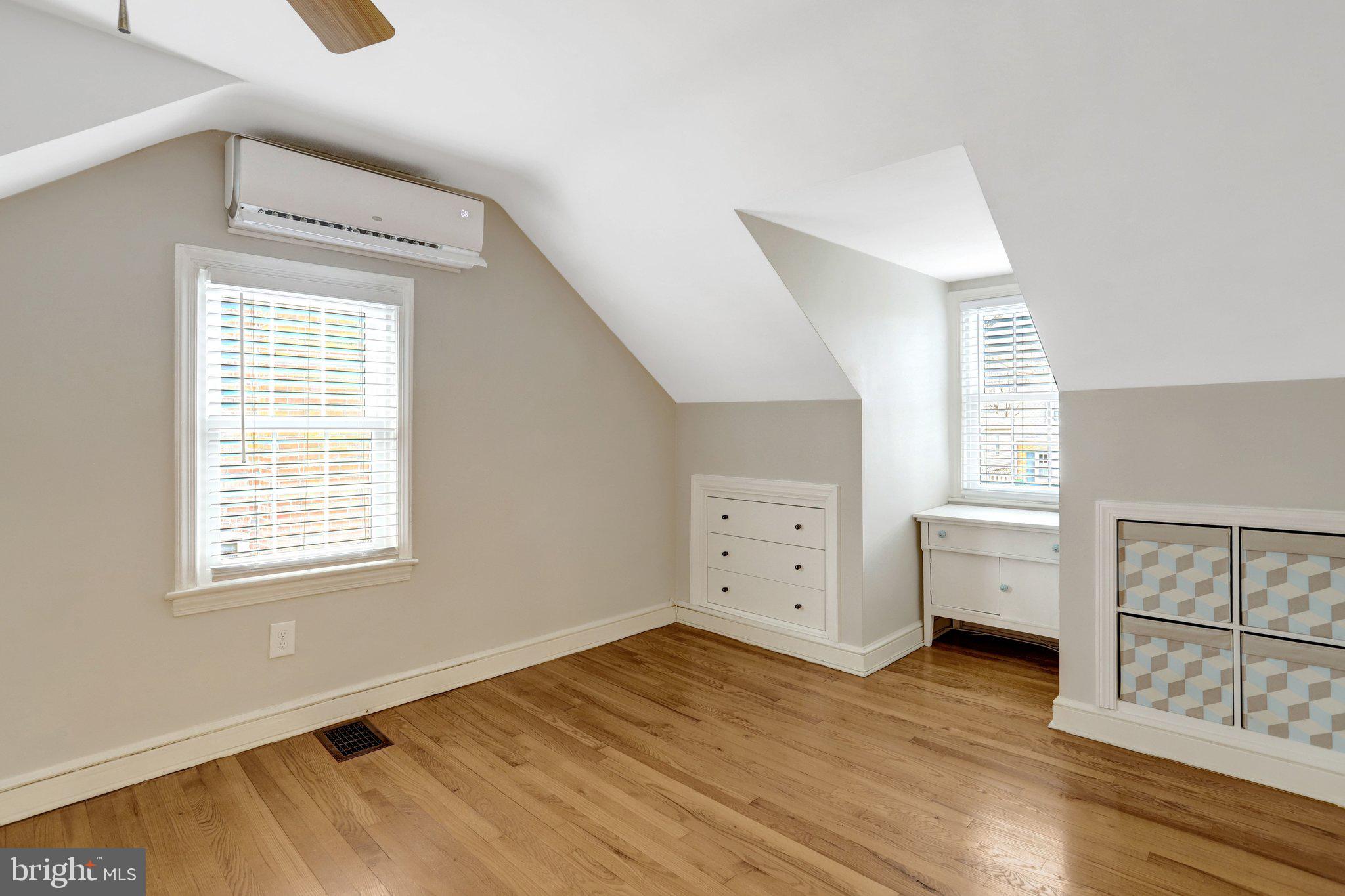 COUNTRY CLUB - Residential