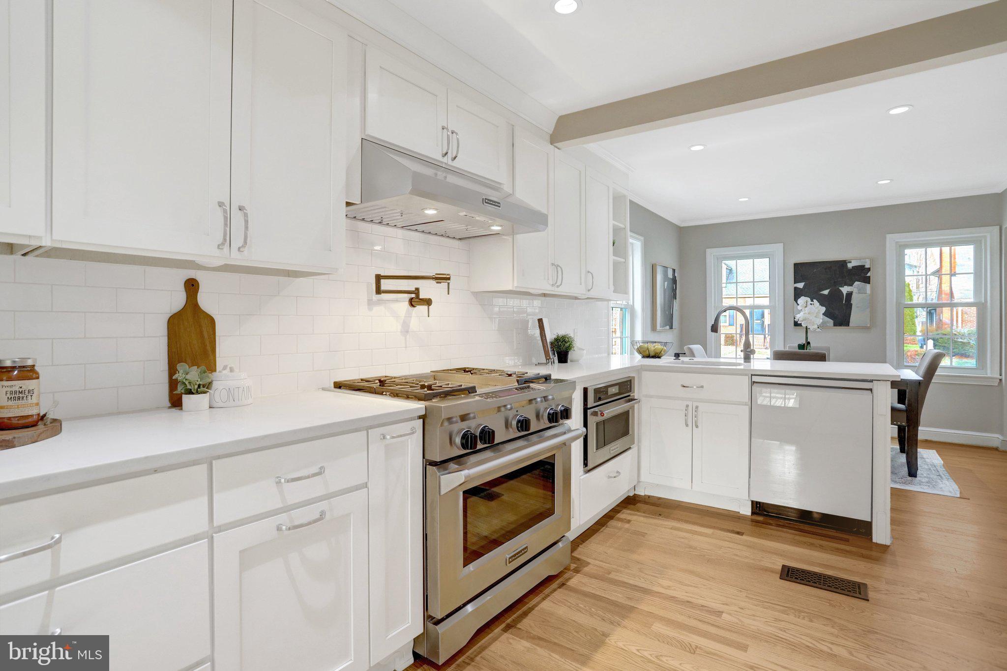 COUNTRY CLUB - Residential