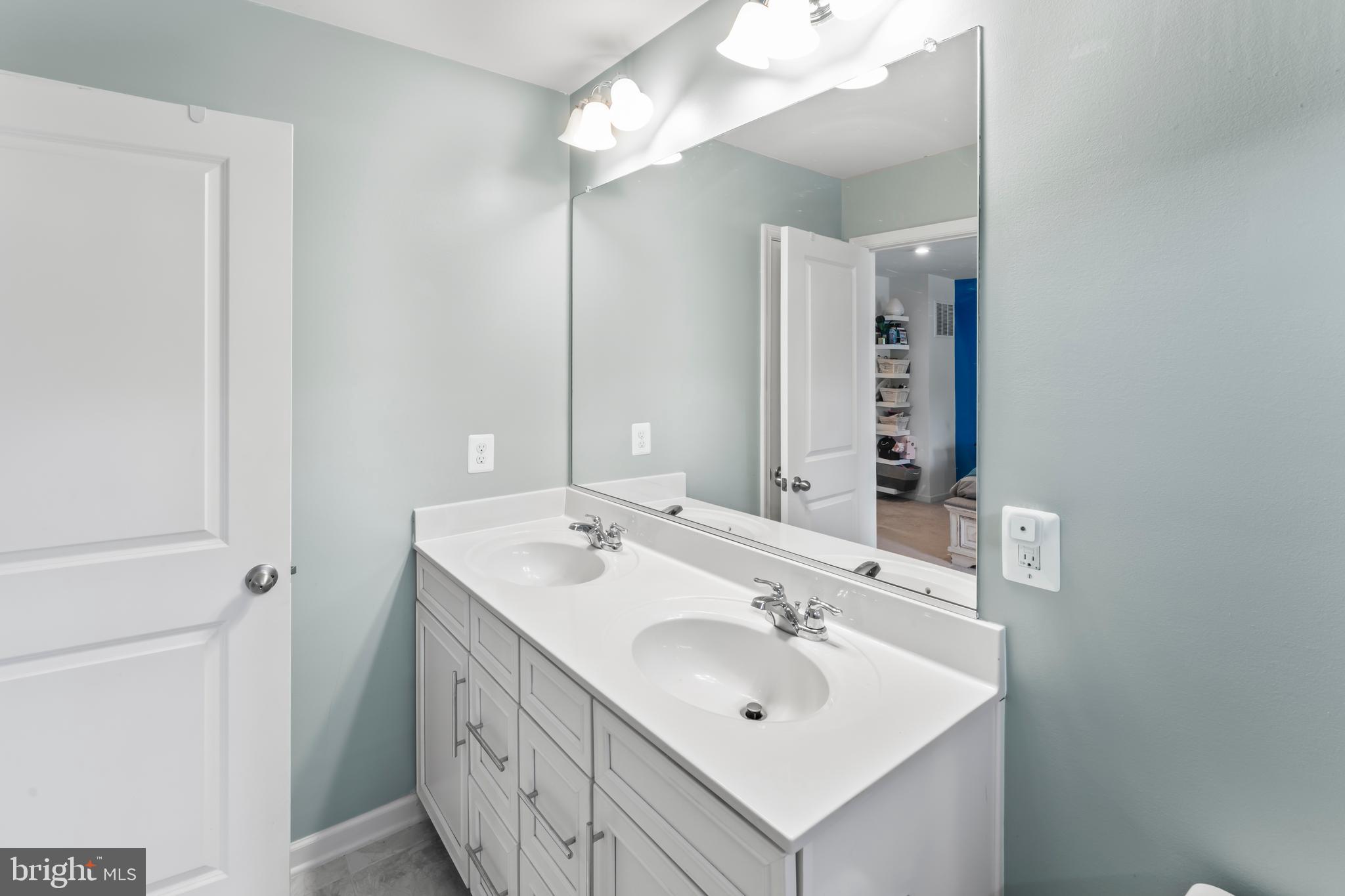 FEATHERSTONE STATION - Residential Lease