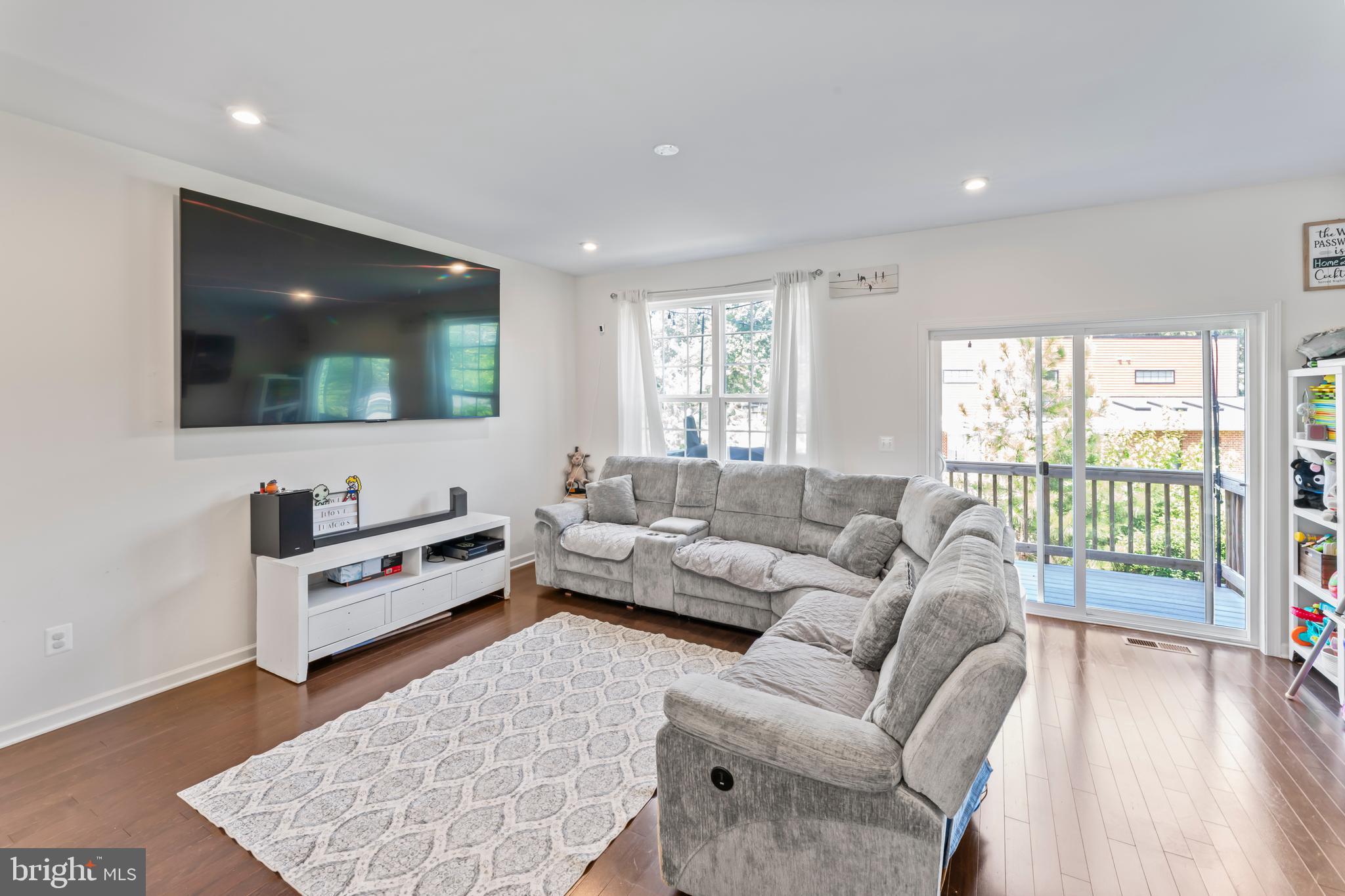 FEATHERSTONE STATION - Residential Lease