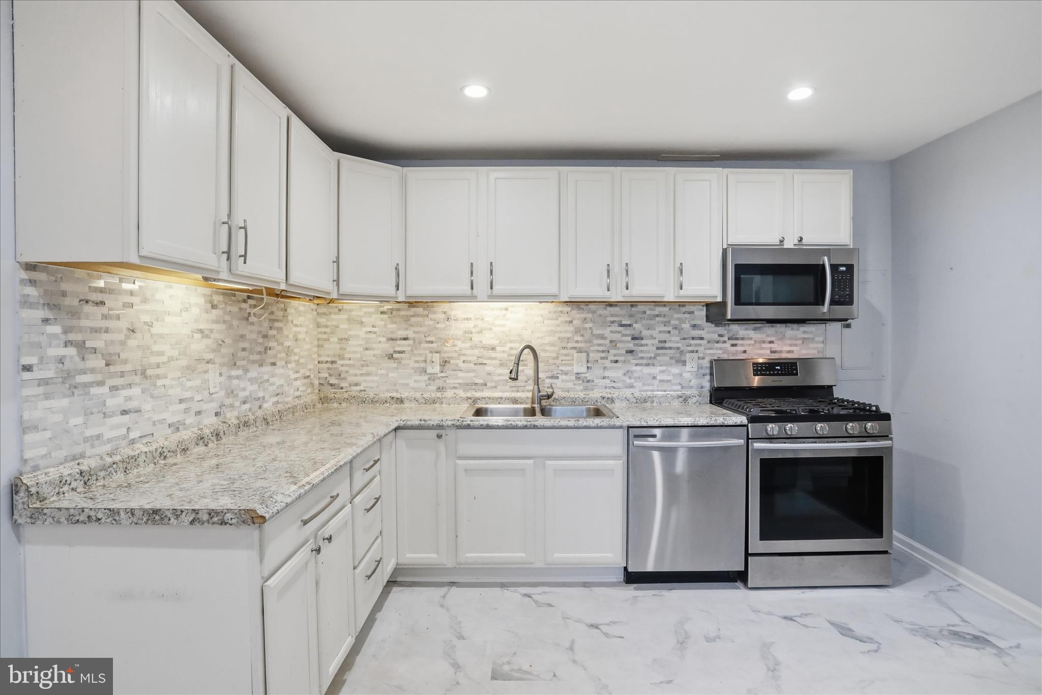 FOREST HILLS - Residential