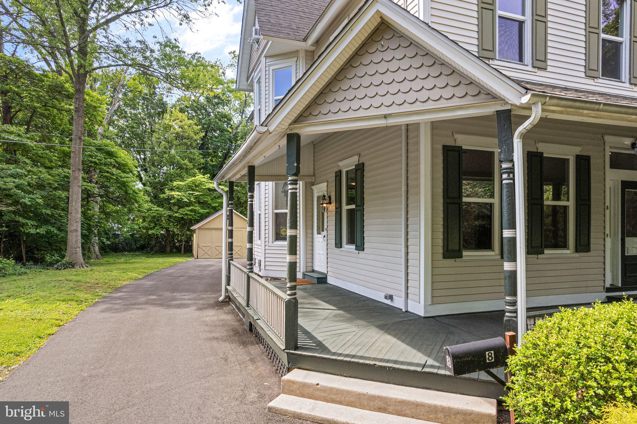 8 E OAK AVENUE