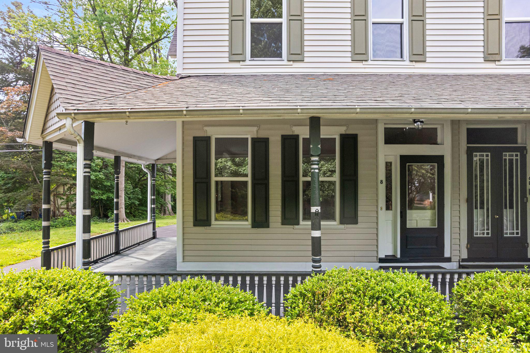 8 E OAK AVENUE