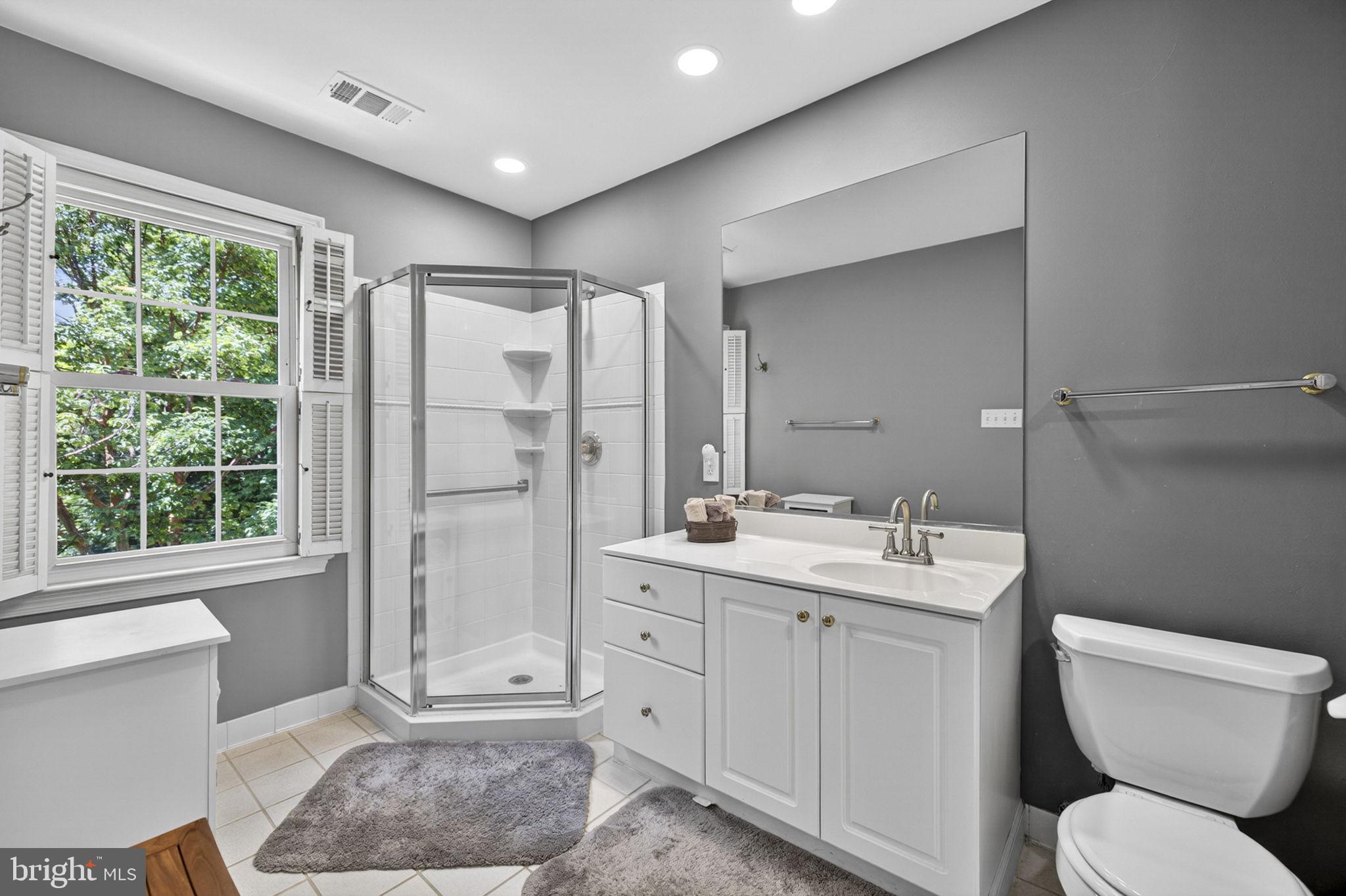 VIENNA OAKS - Residential