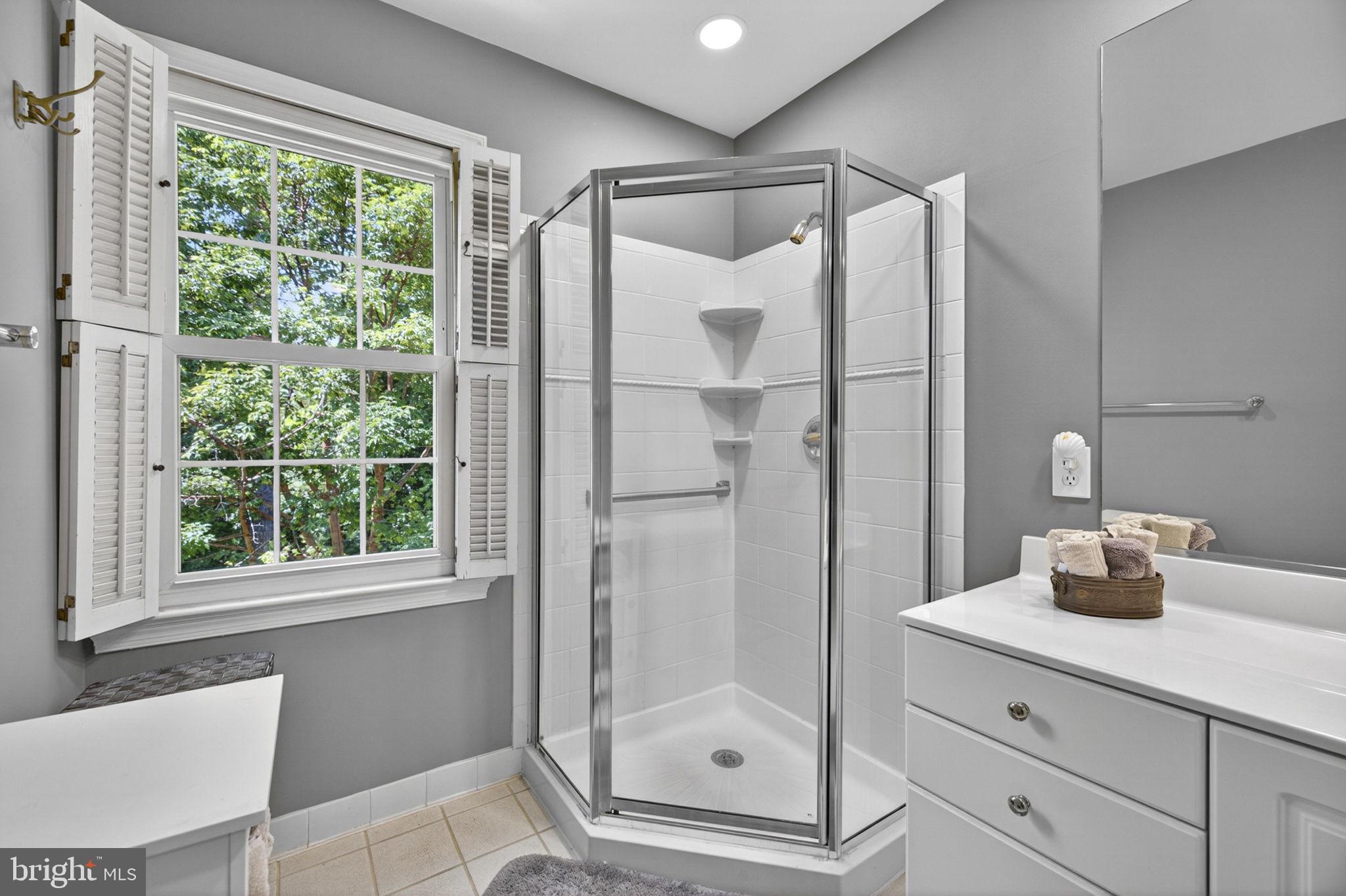 VIENNA OAKS - Residential