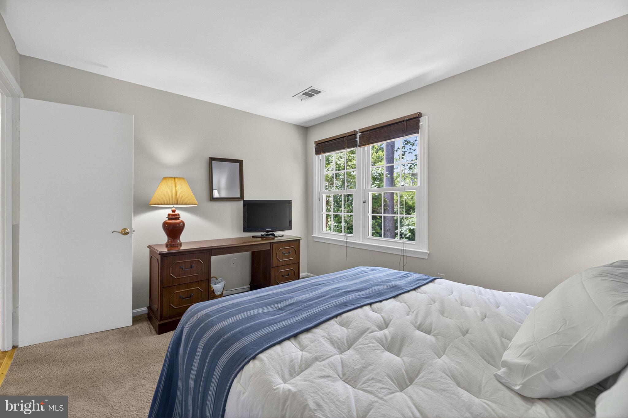 VIENNA OAKS - Residential