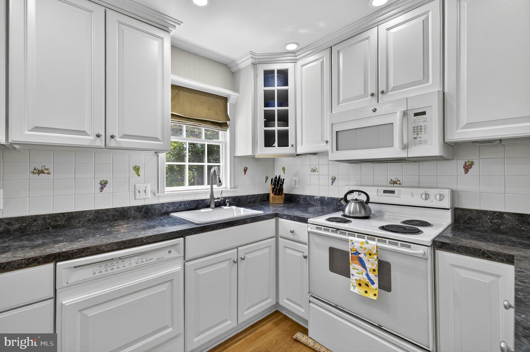 VIENNA OAKS - Residential
