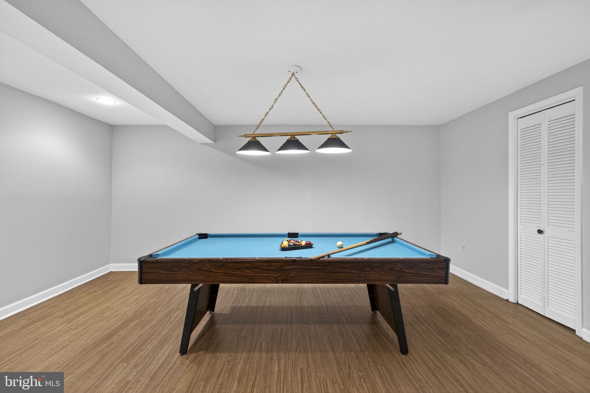 VIENNA OAKS - Residential