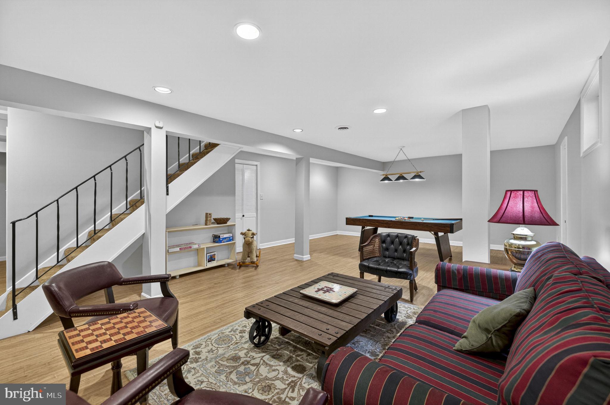 VIENNA OAKS - Residential