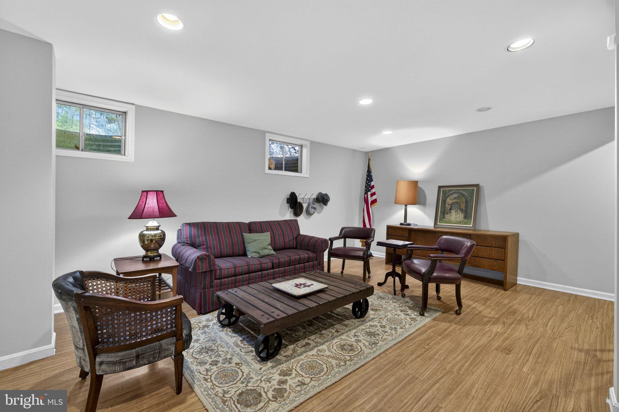 VIENNA OAKS - Residential