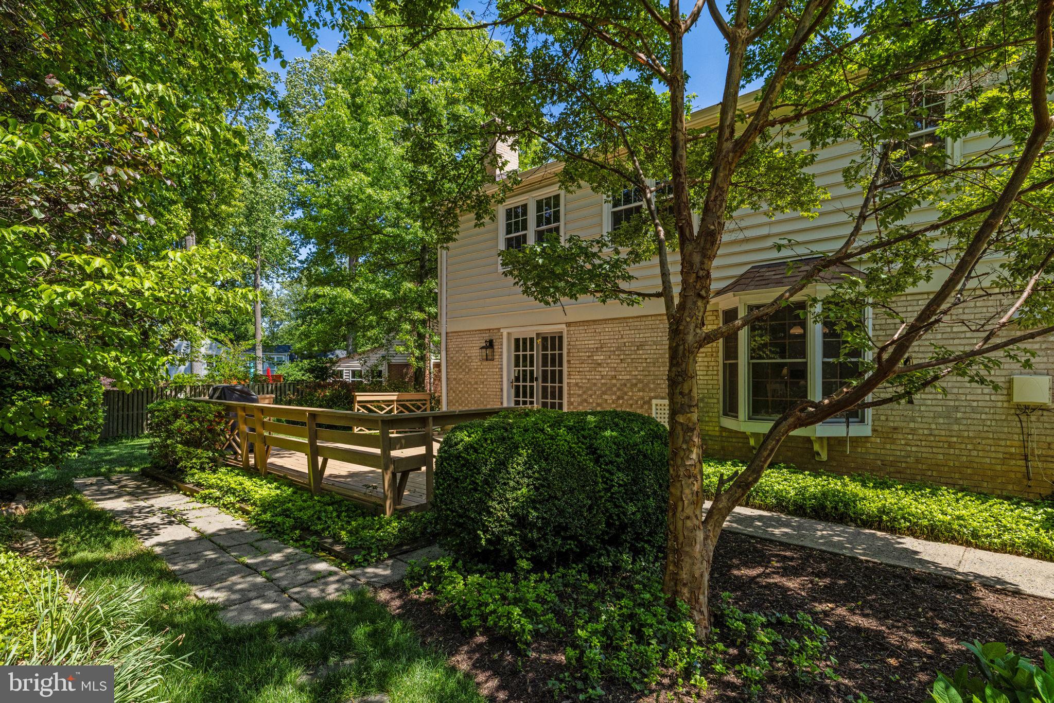 VIENNA OAKS - Residential