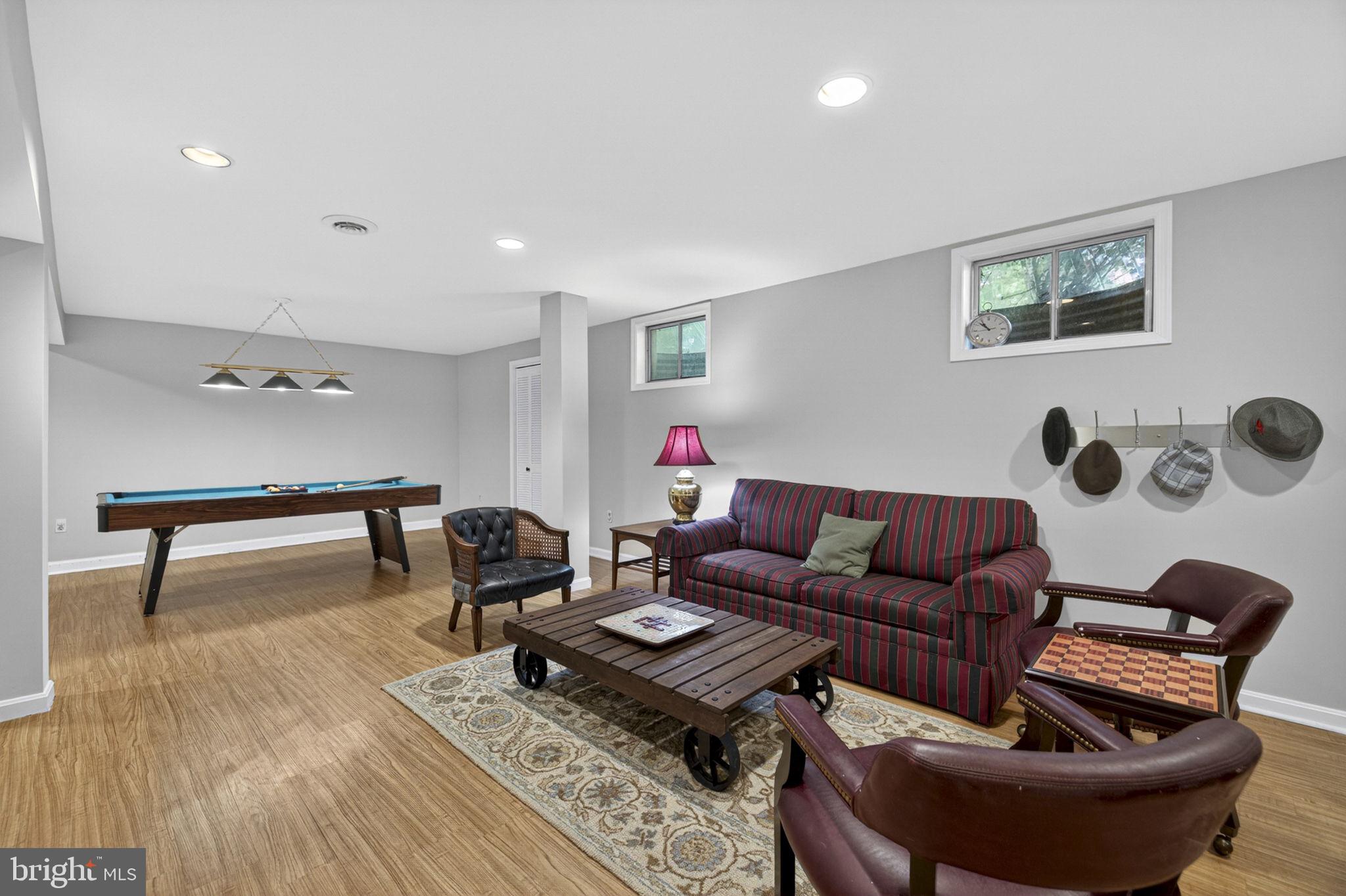 VIENNA OAKS - Residential