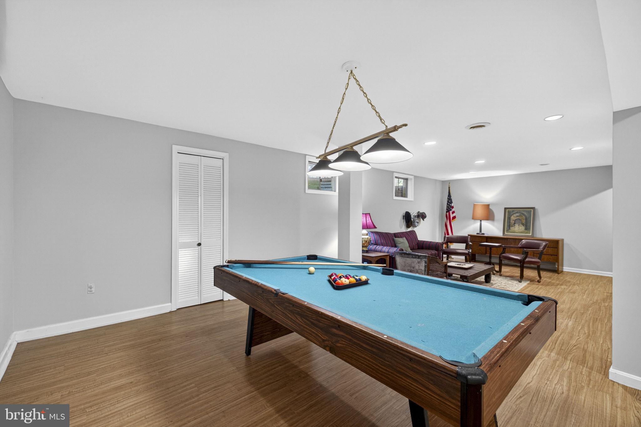 VIENNA OAKS - Residential