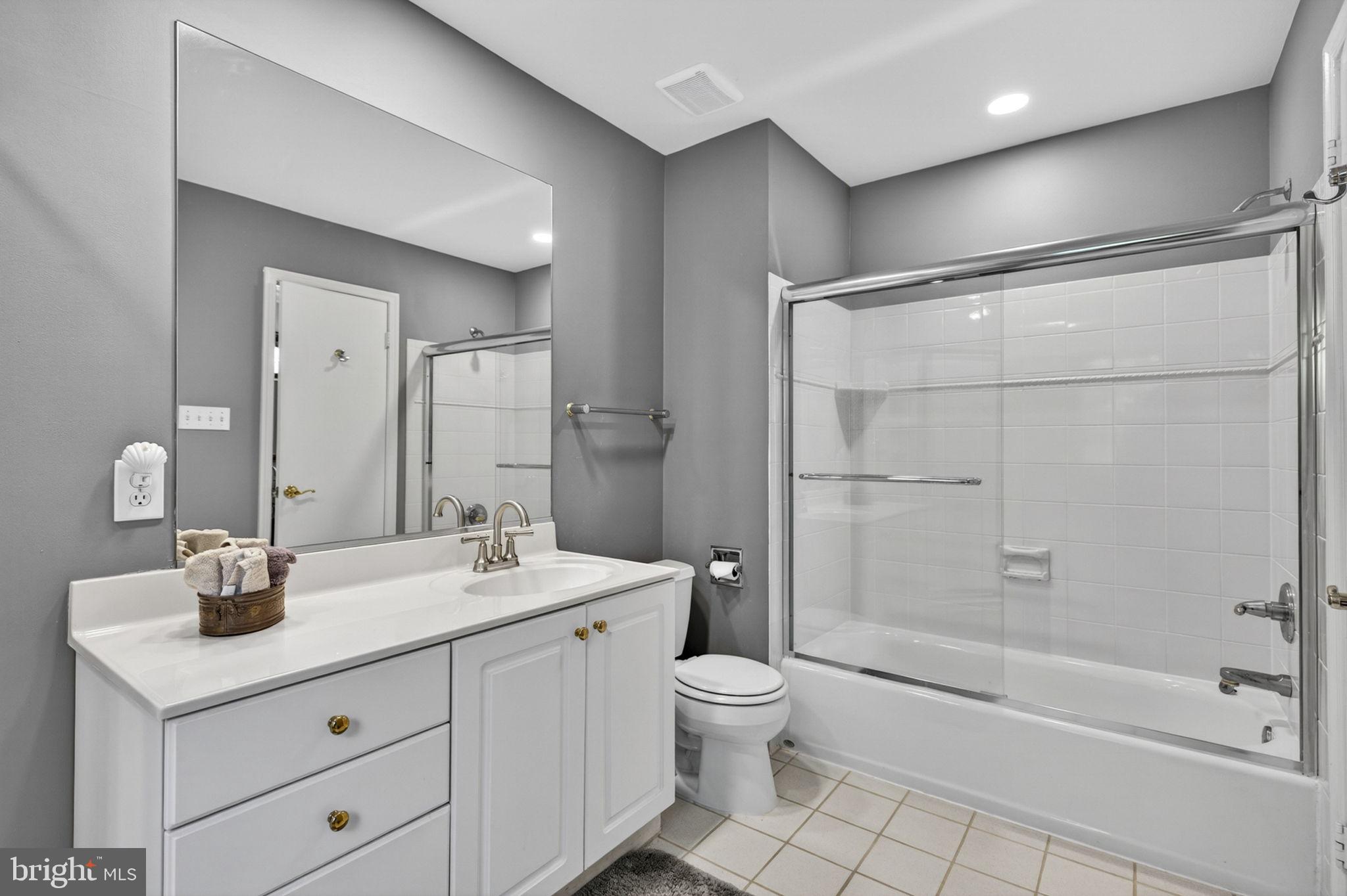VIENNA OAKS - Residential