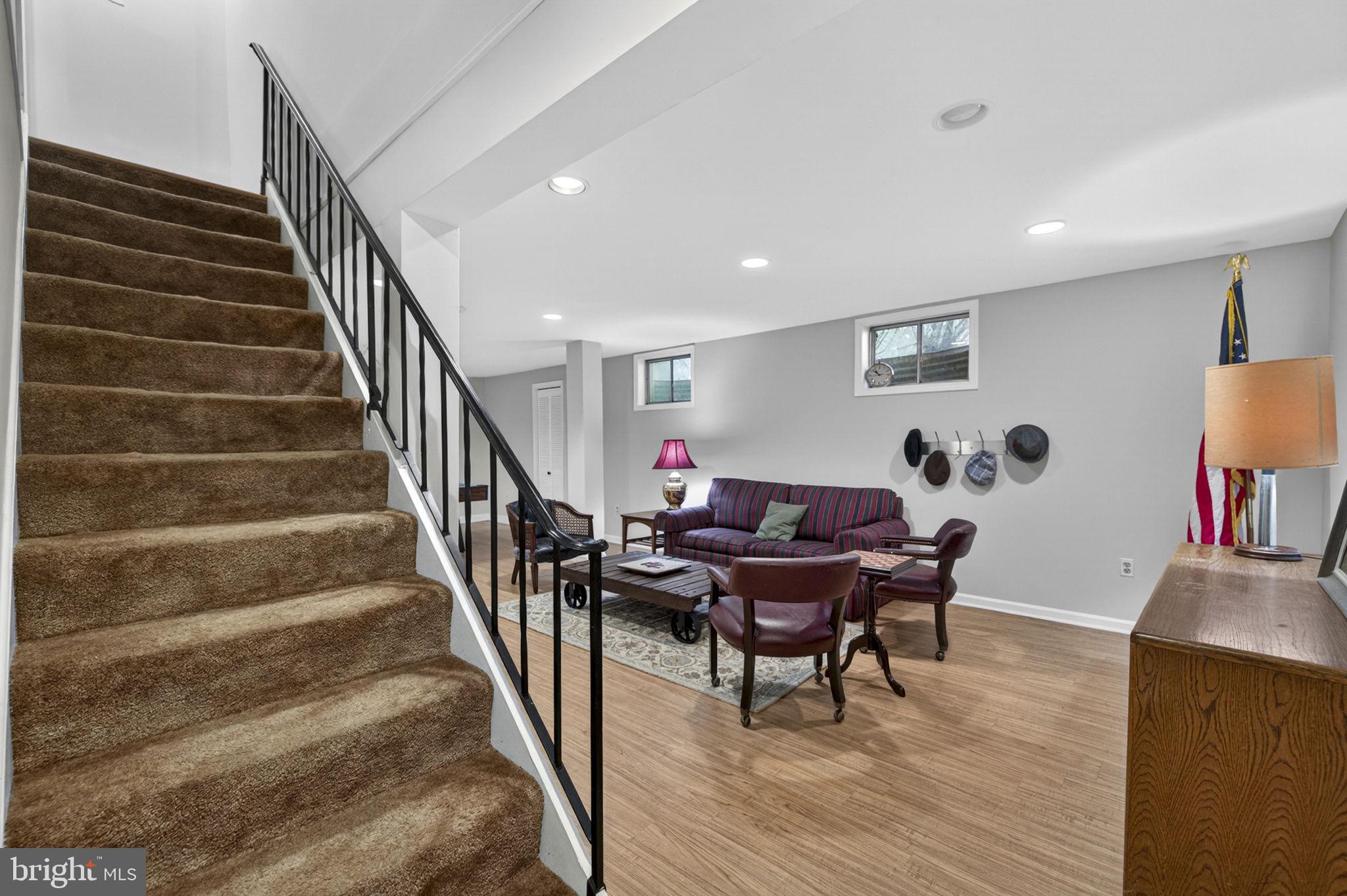 VIENNA OAKS - Residential