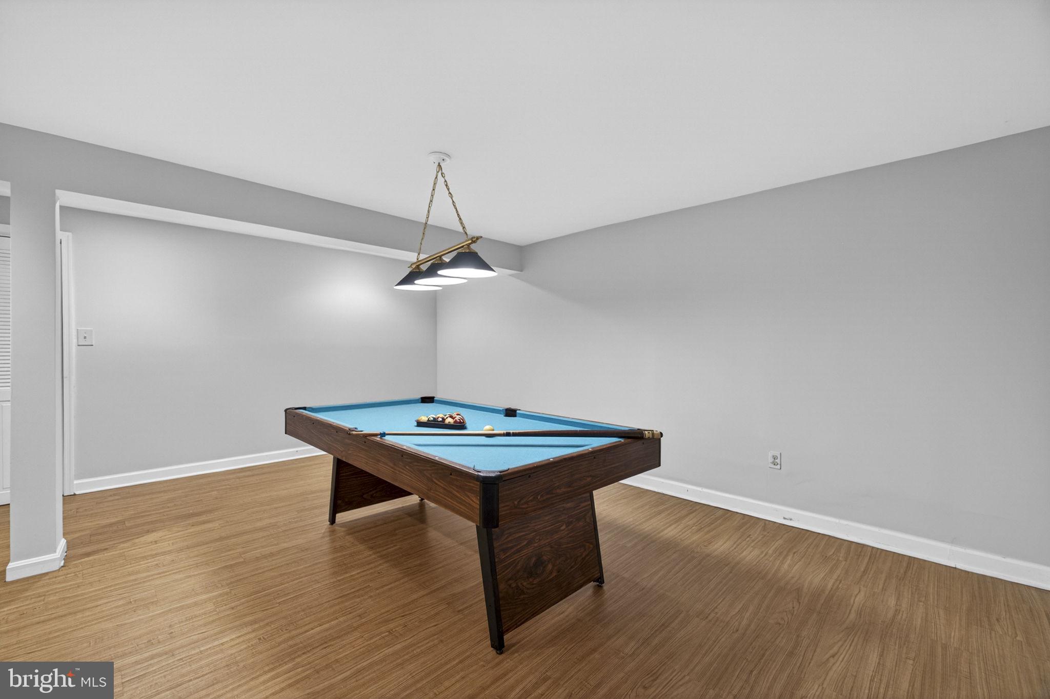 VIENNA OAKS - Residential