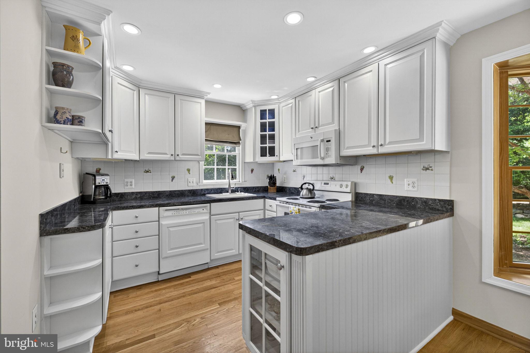VIENNA OAKS - Residential