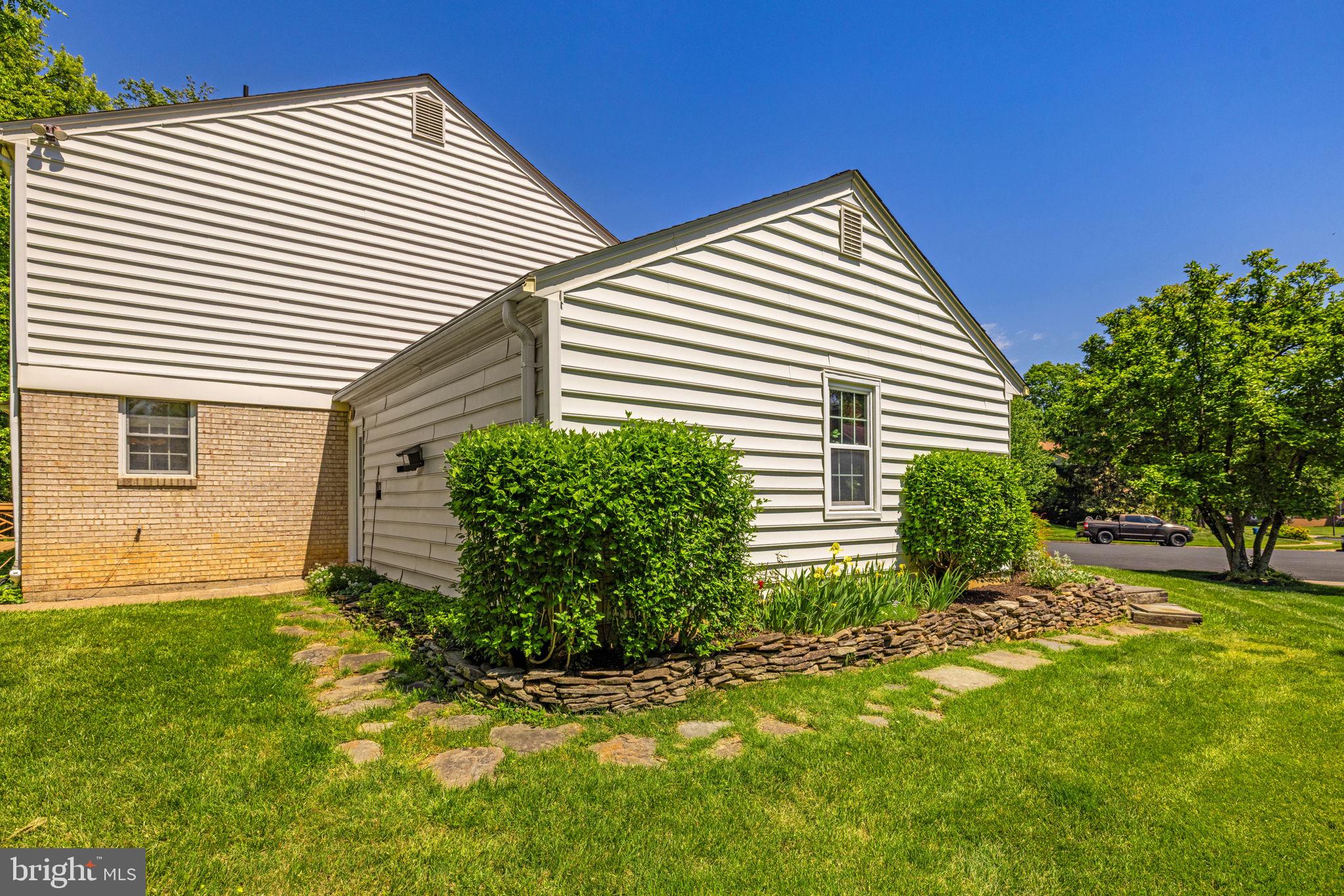 VIENNA OAKS - Residential