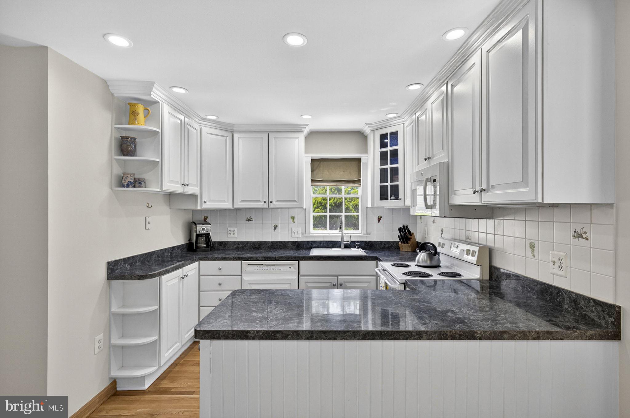 VIENNA OAKS - Residential