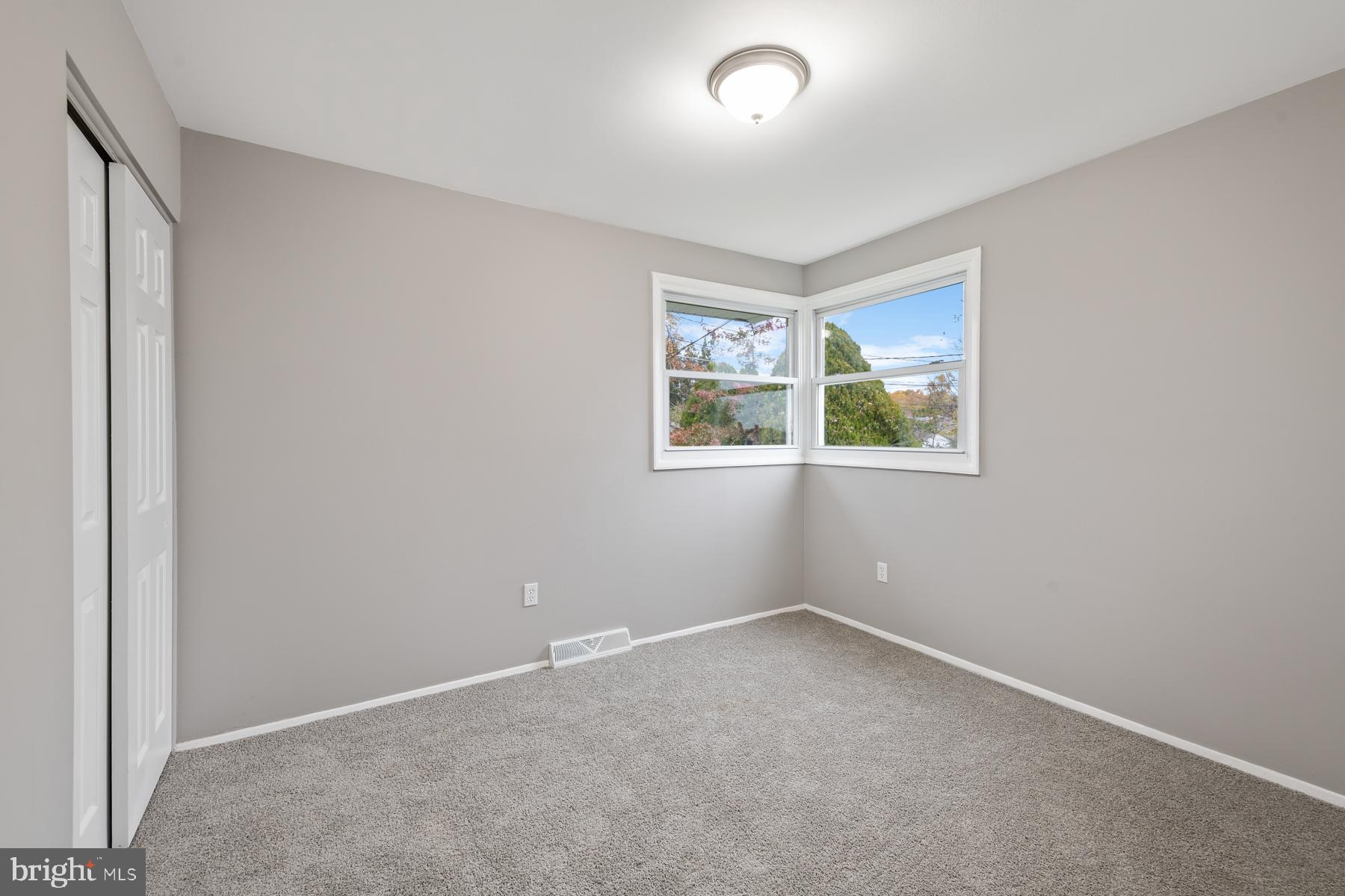 WINDSOR  MILL - Residential