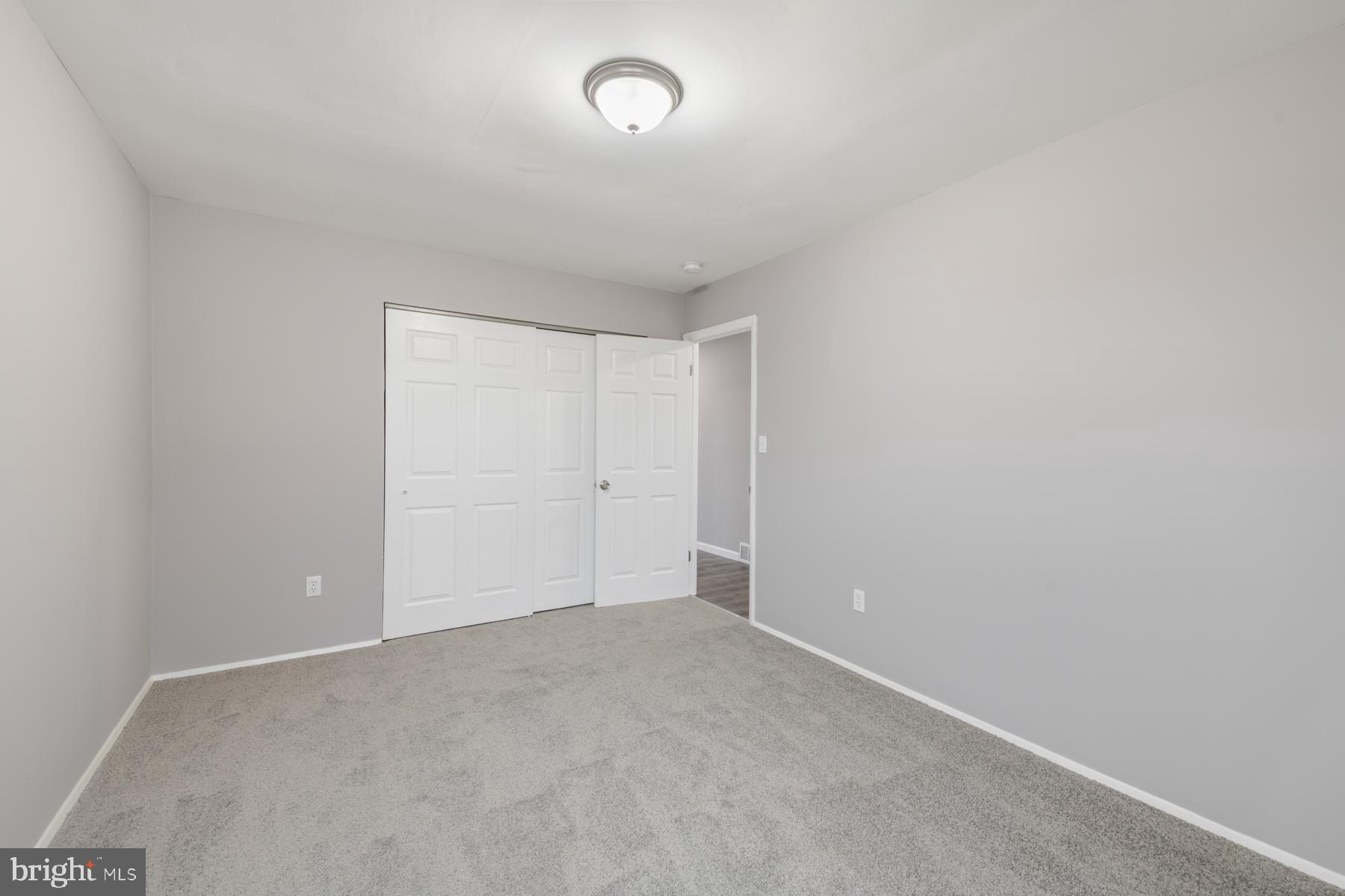 WINDSOR  MILL - Residential