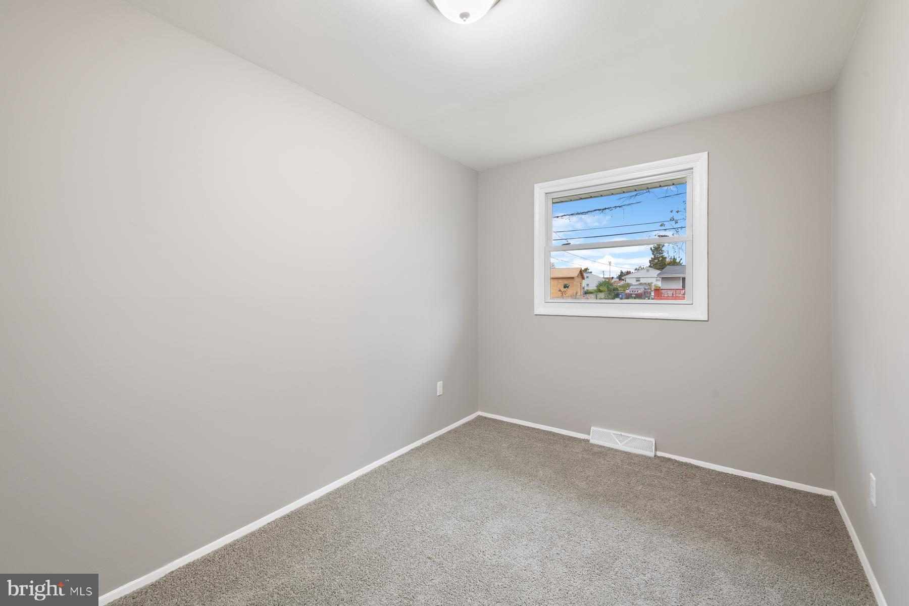 WINDSOR  MILL - Residential