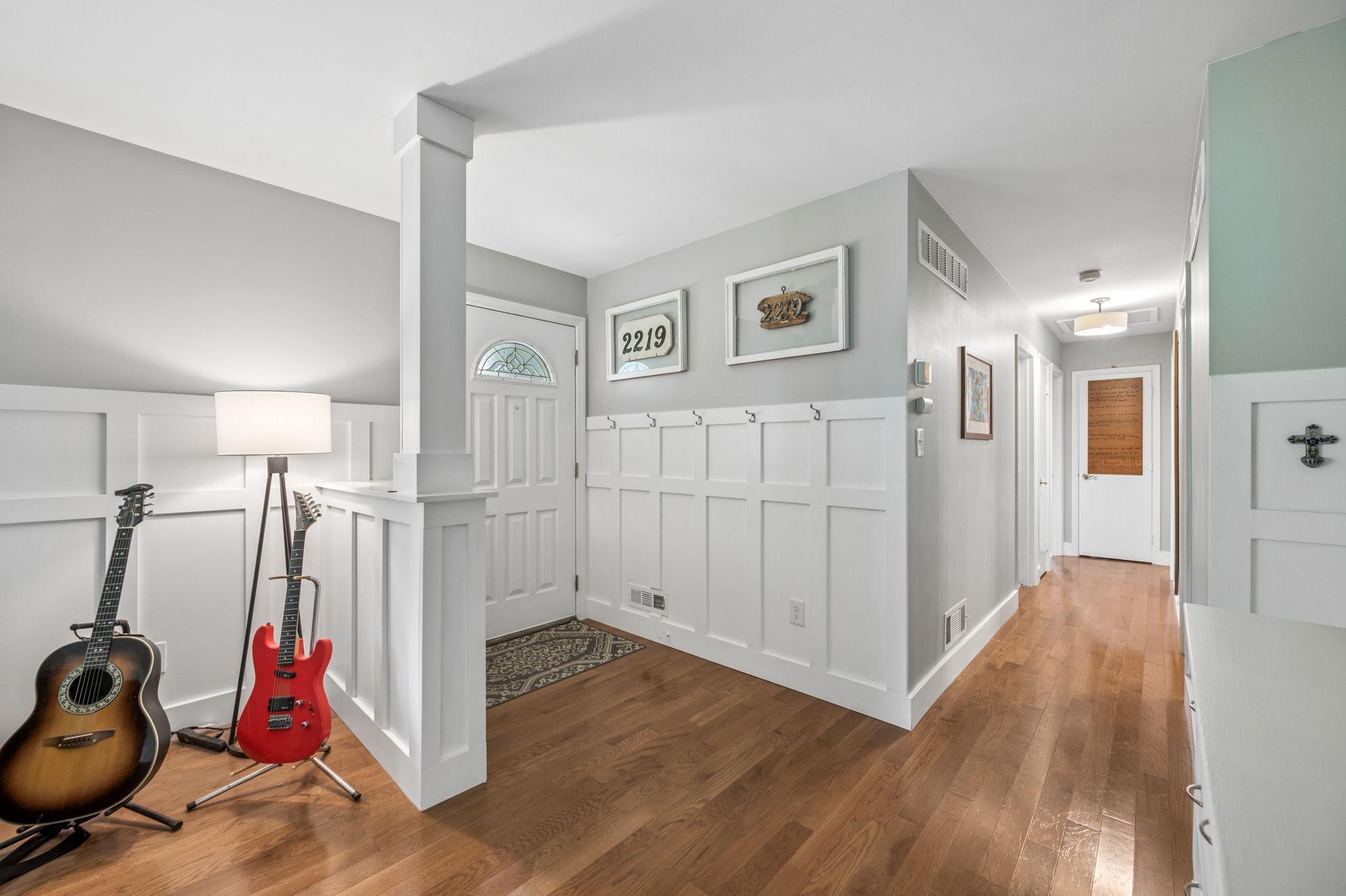 2219 LARCHMONT DRIVE