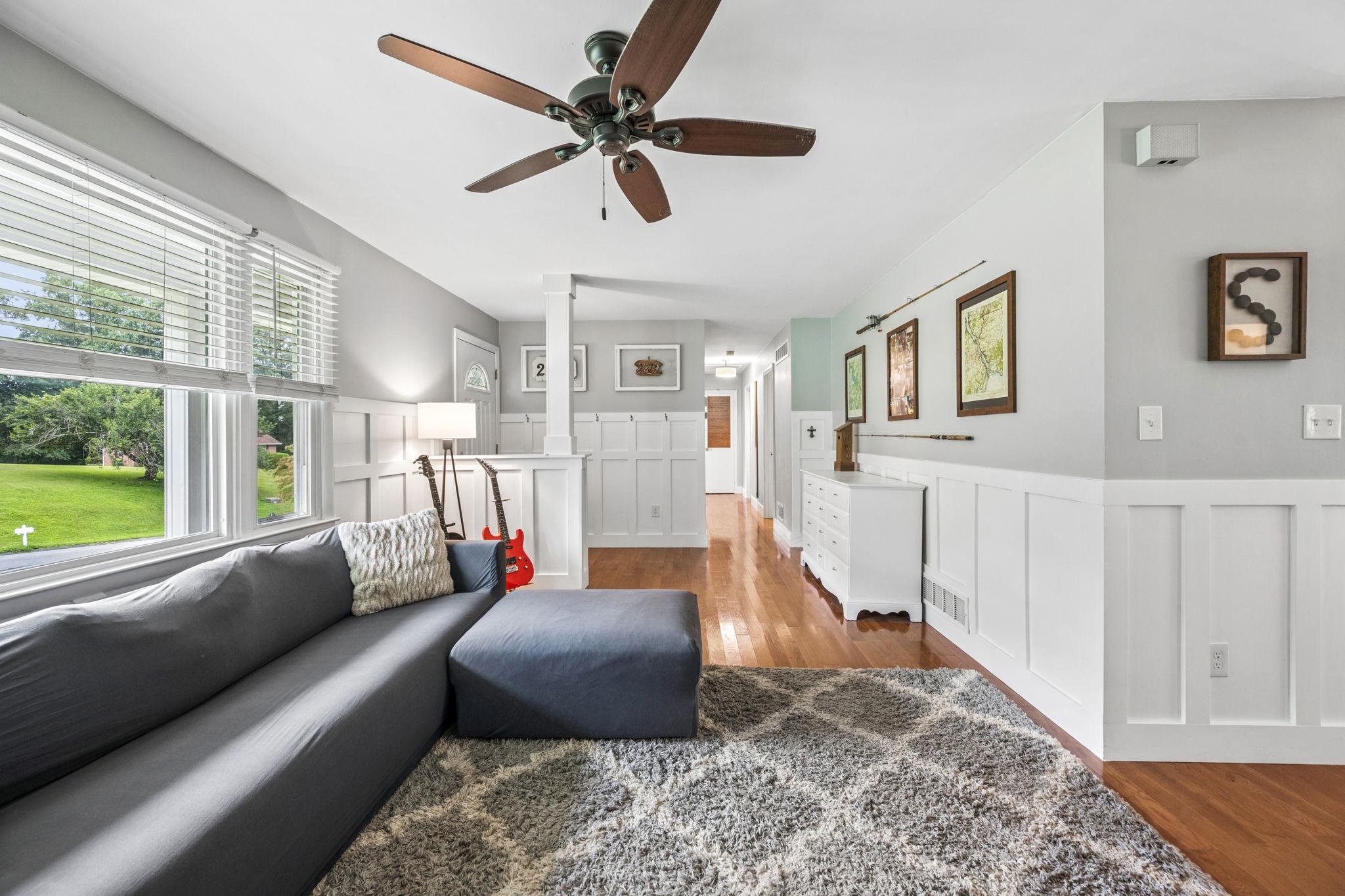 2219 LARCHMONT DRIVE