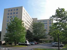 RIVER TOWERS - Residential Lease