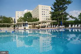 RIVER TOWERS - Residential Lease