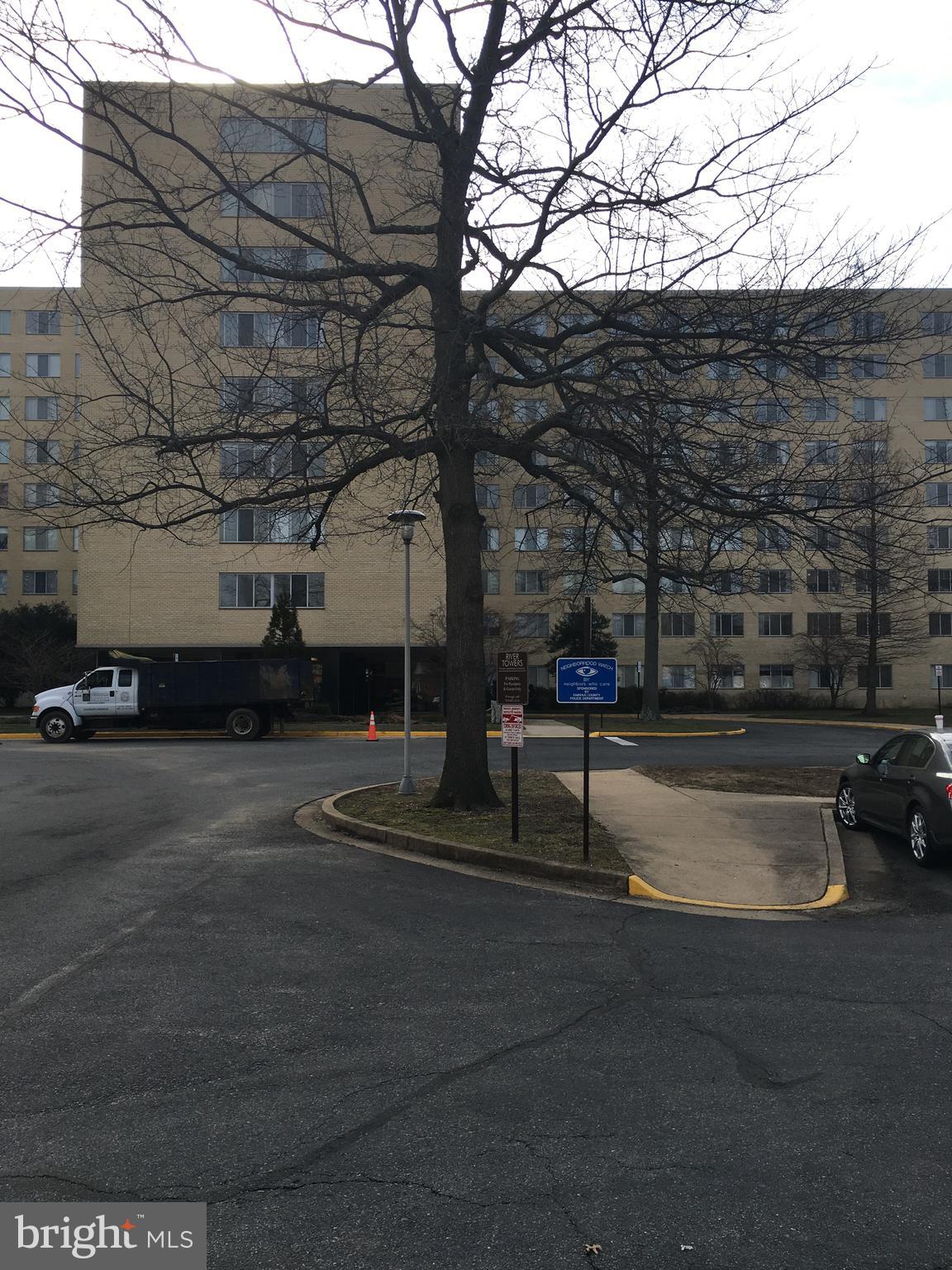 RIVER TOWERS - Residential Lease