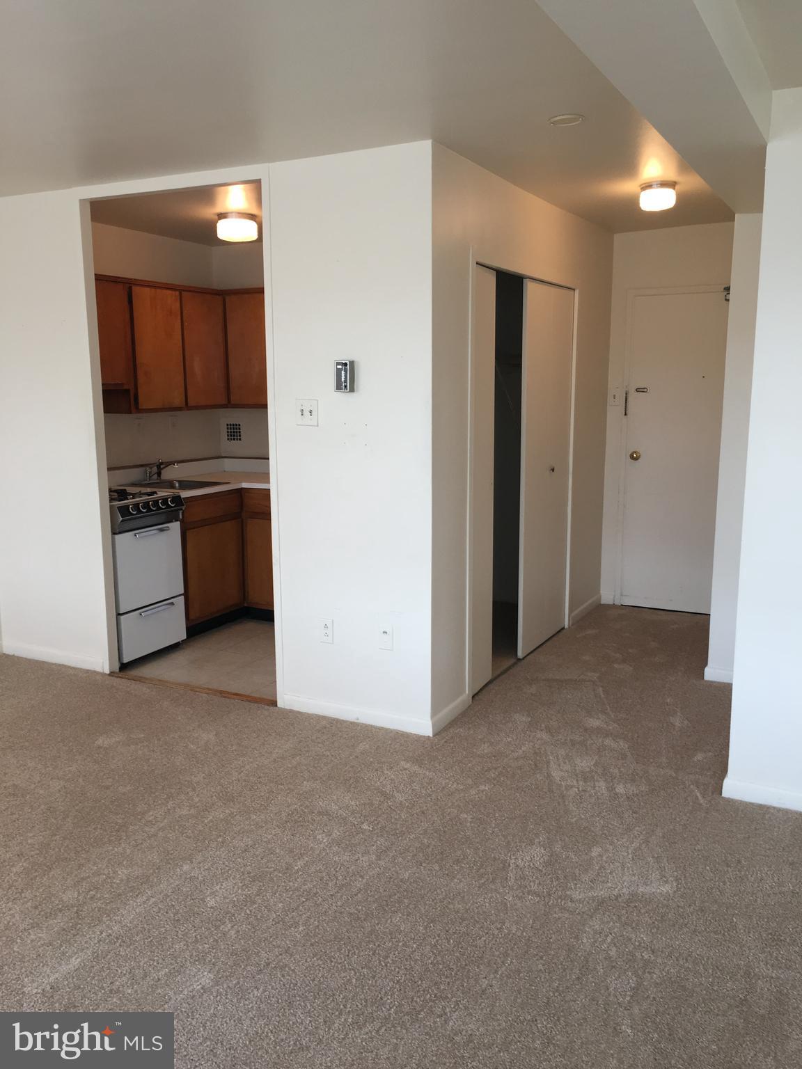 RIVER TOWERS - Residential Lease