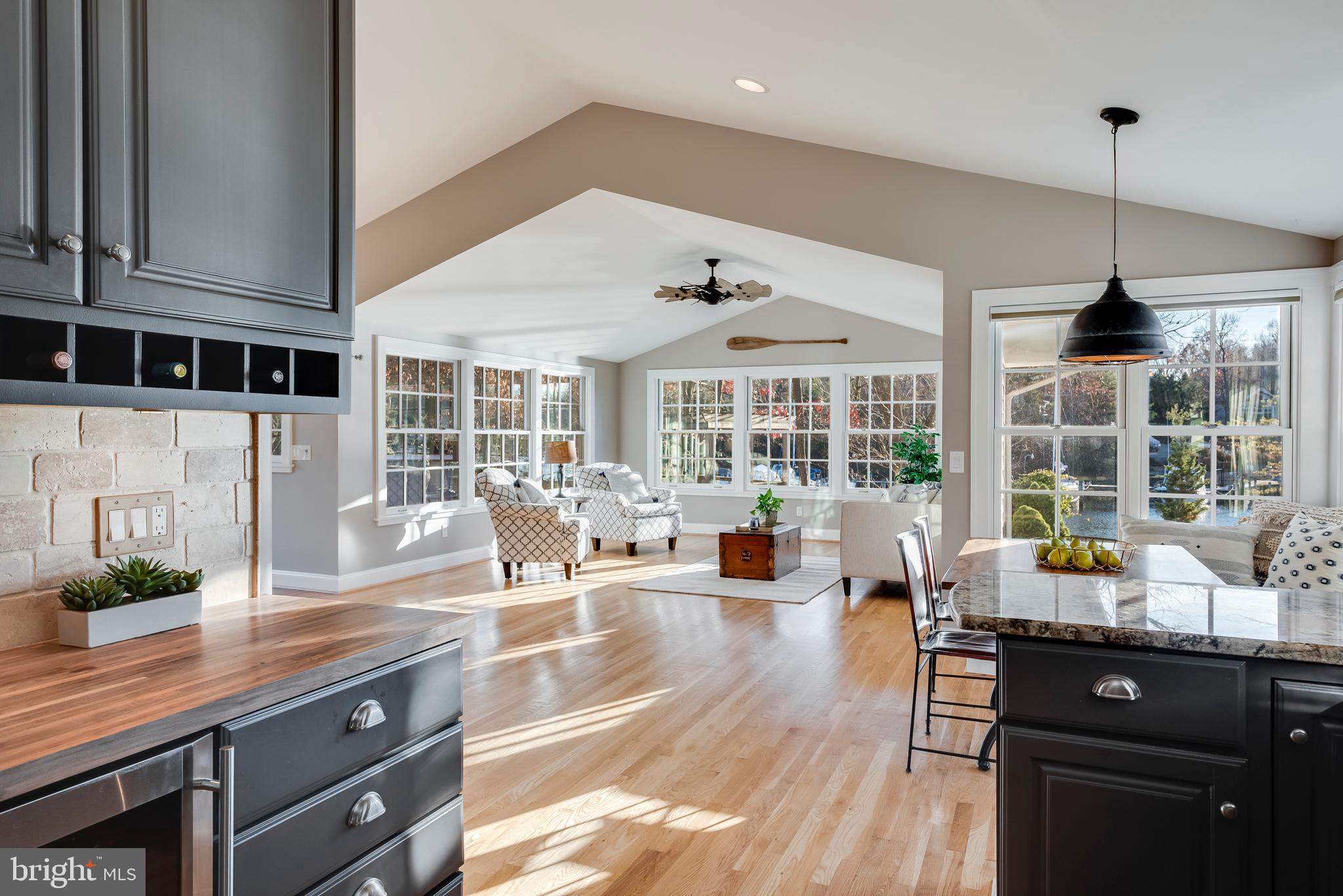 ANNAPOLIS ROADS - Residential