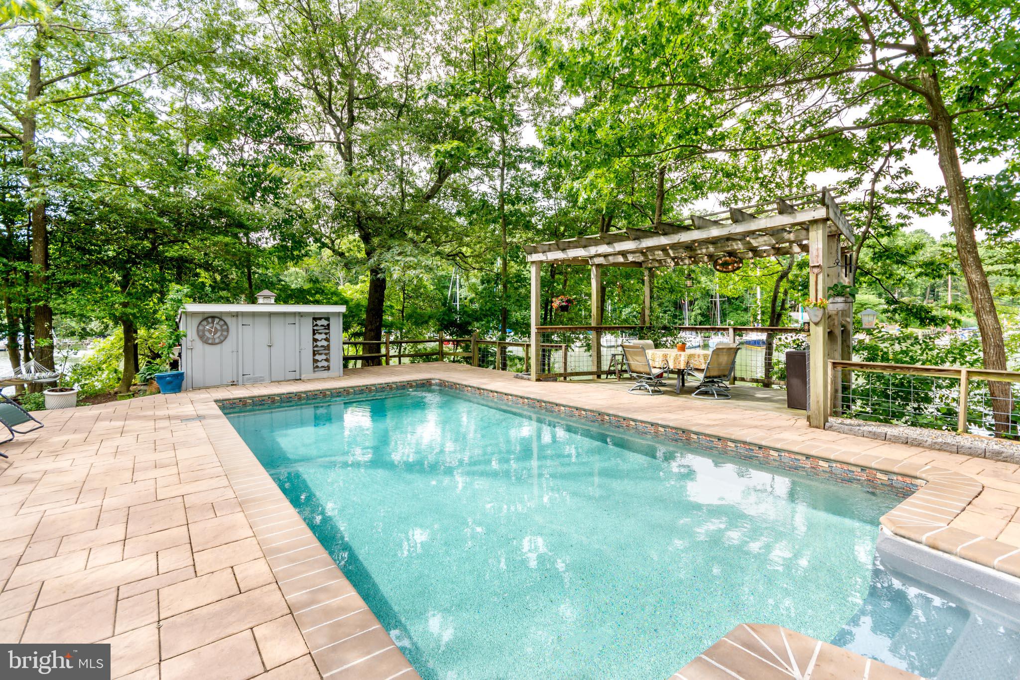 ANNAPOLIS ROADS - Residential