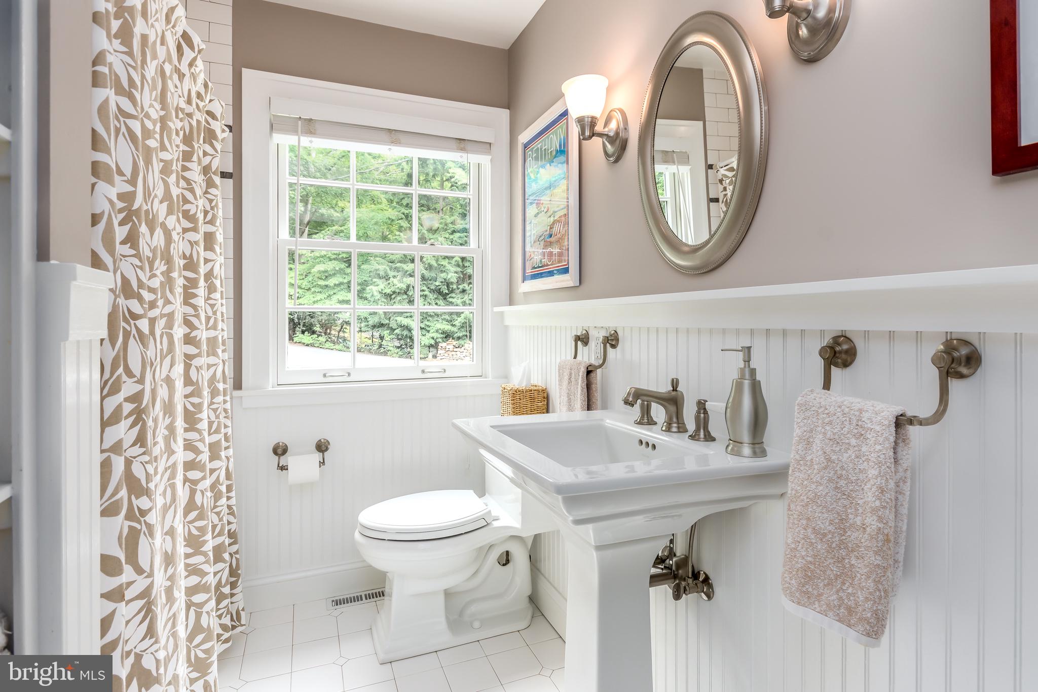 ANNAPOLIS ROADS - Residential